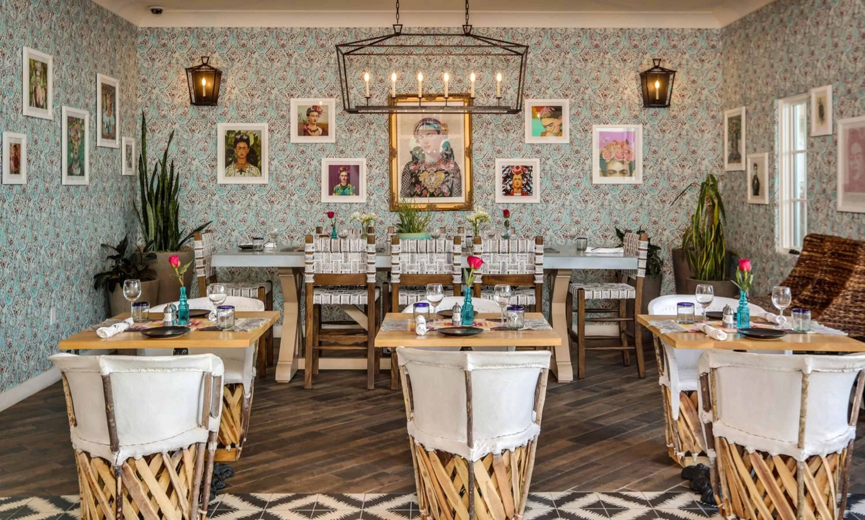 Restaurant/places to eat in La Serena Villas