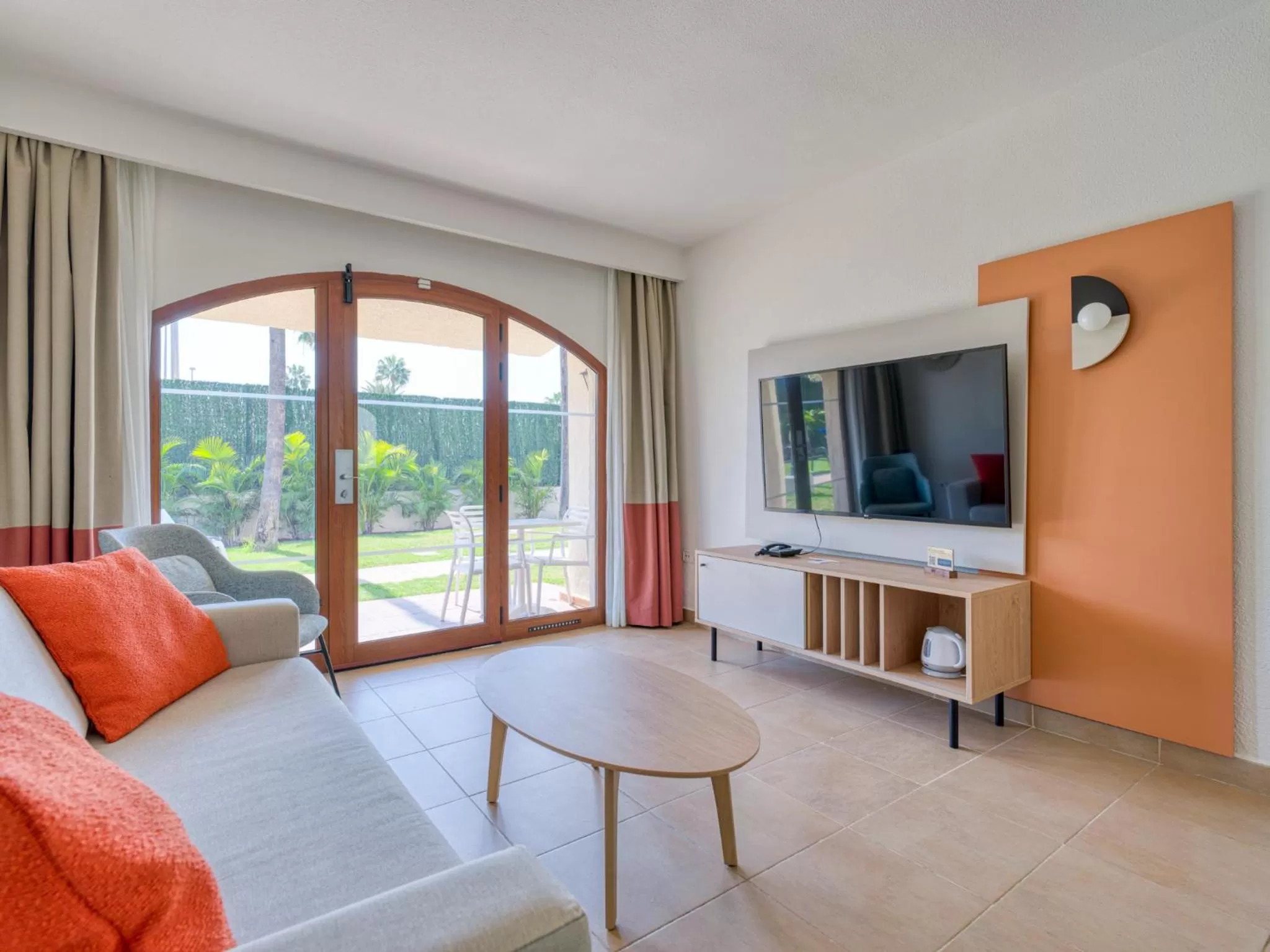 Communal lounge/ TV room in HD Parque Cristobal Gran Canaria