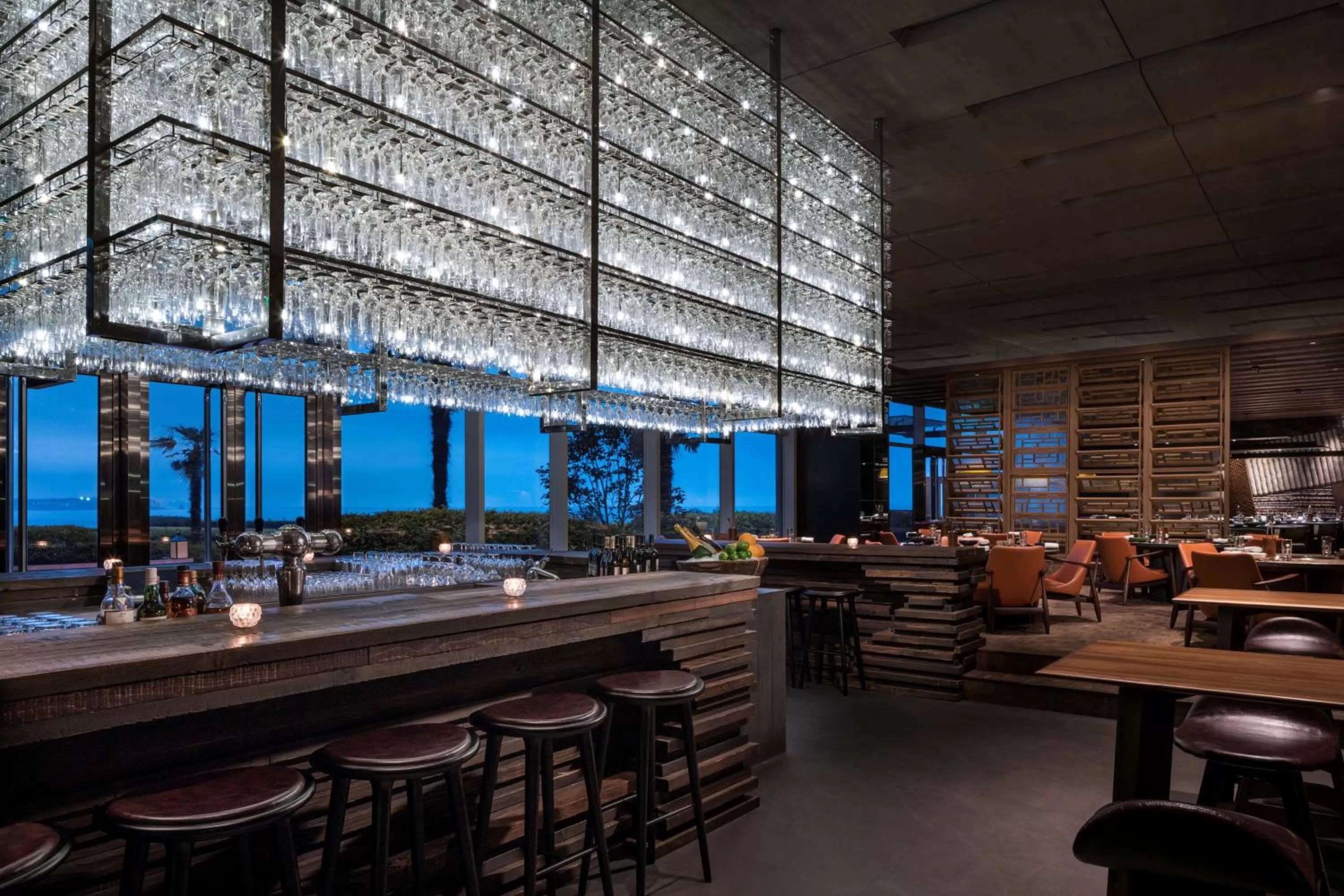 Lounge or bar in Hyatt Regency Qingdao - Stone old beach - Exhibition Center