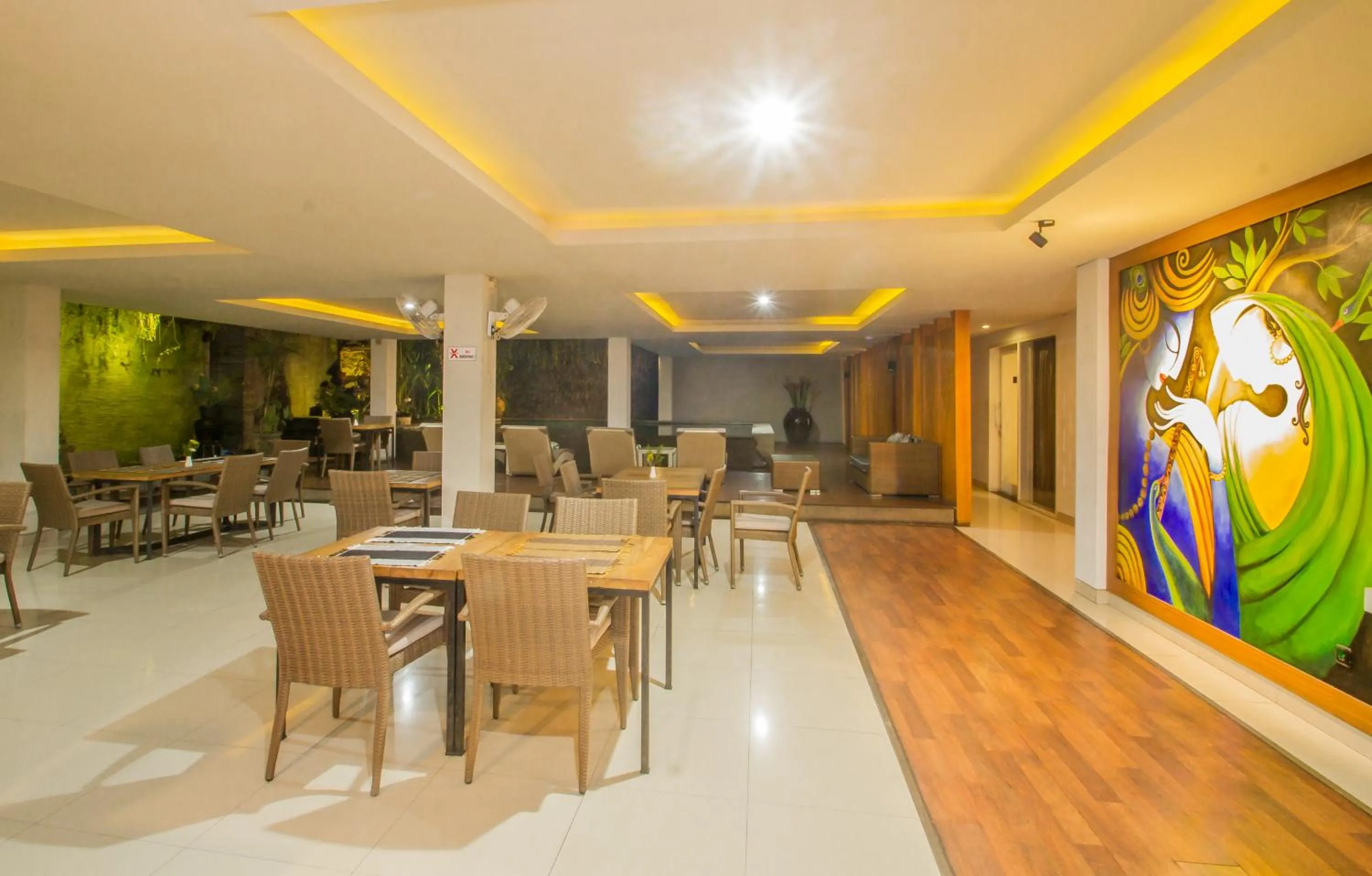 Restaurant/places to eat in Mahalaksmi Boutique Hotel