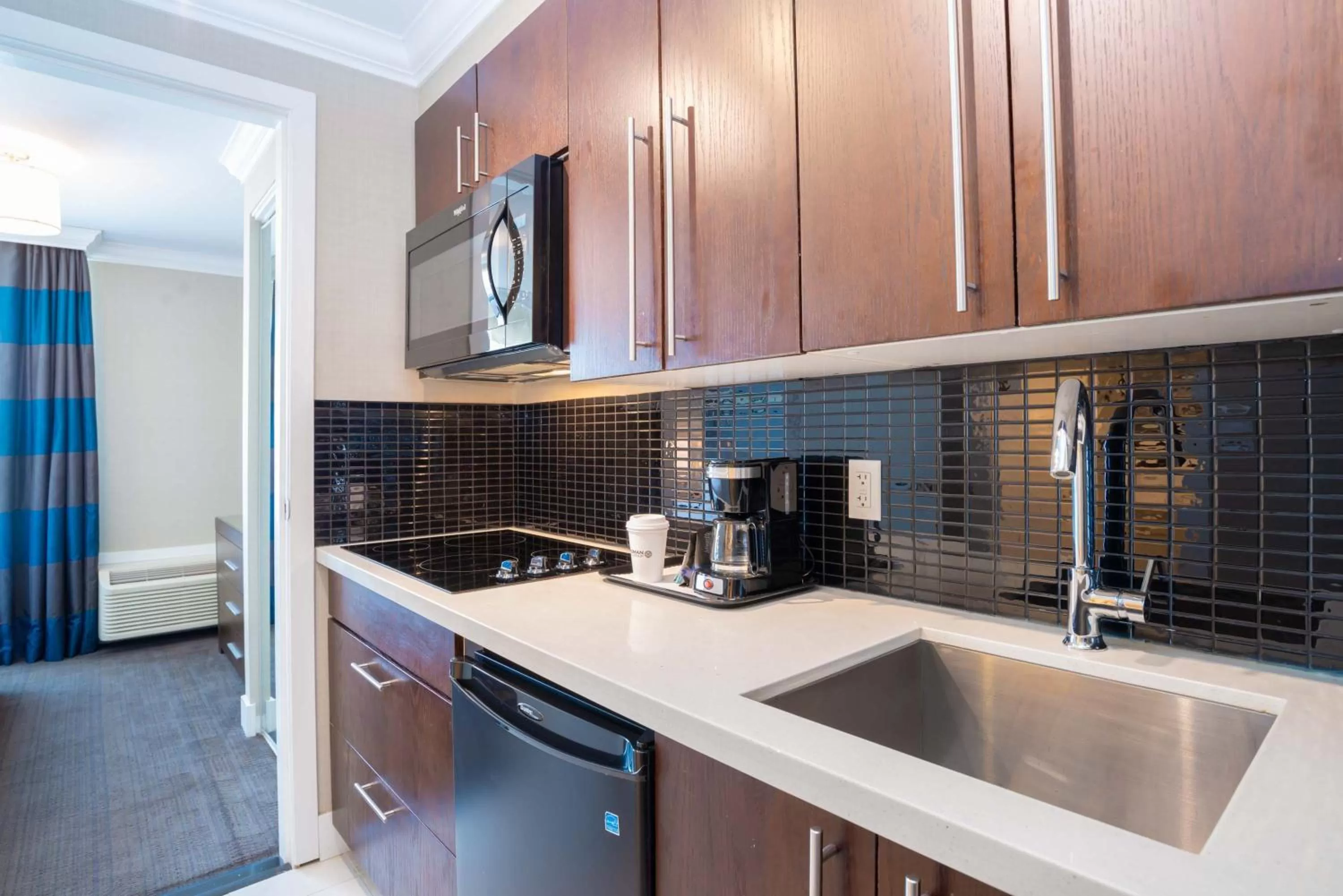 Kitchen or kitchenette in Sandman Hotel Oakville