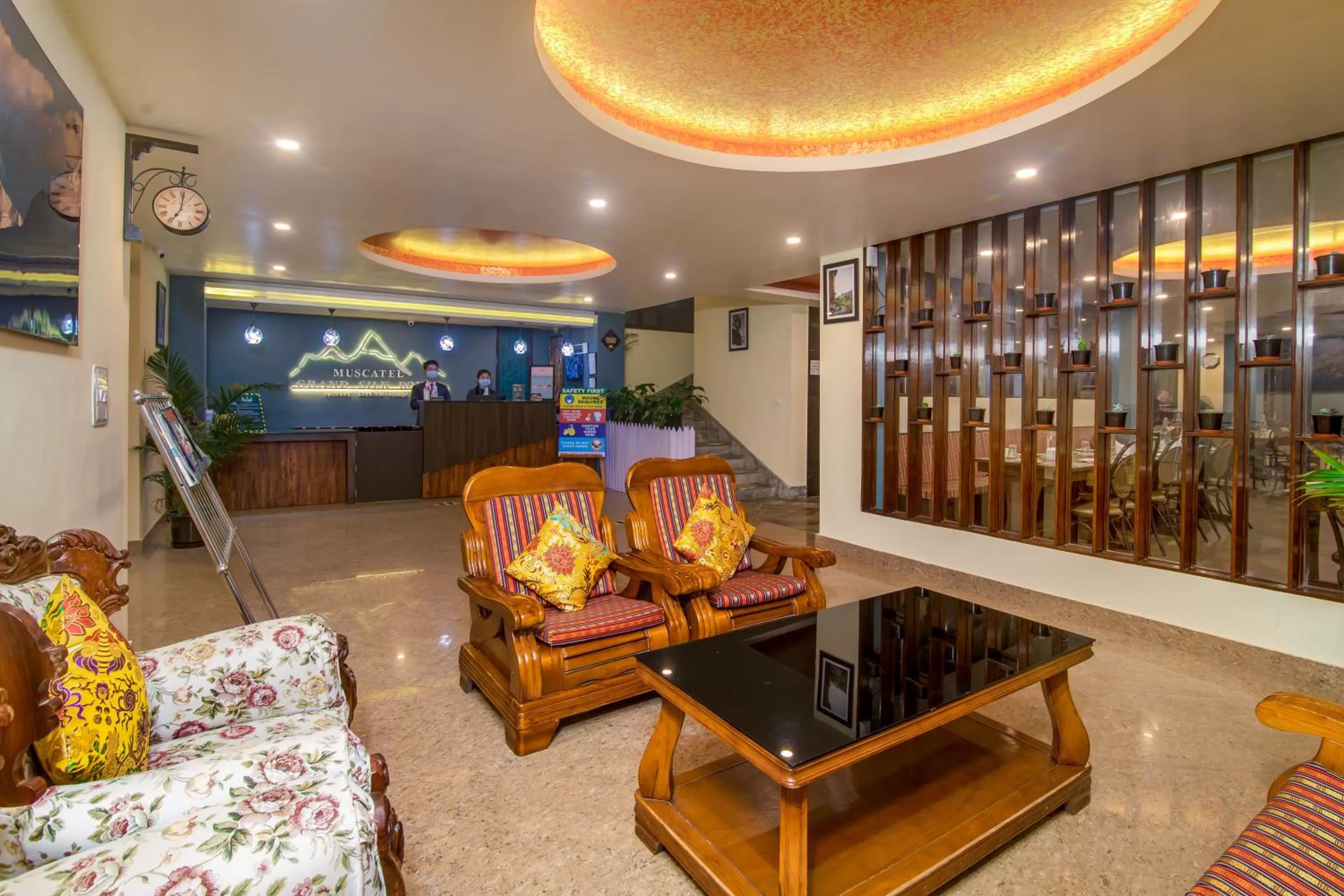 Lobby or reception in Muscatel Grand Silkroute - 300 Mts from MG Marg