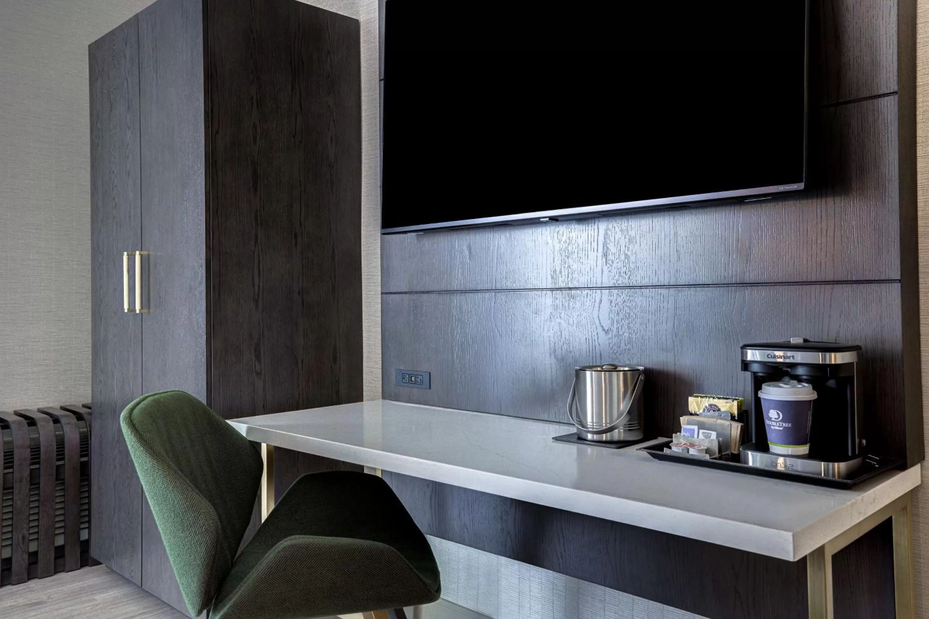 Bedroom in Doubletree By Hilton Palmdale, Ca