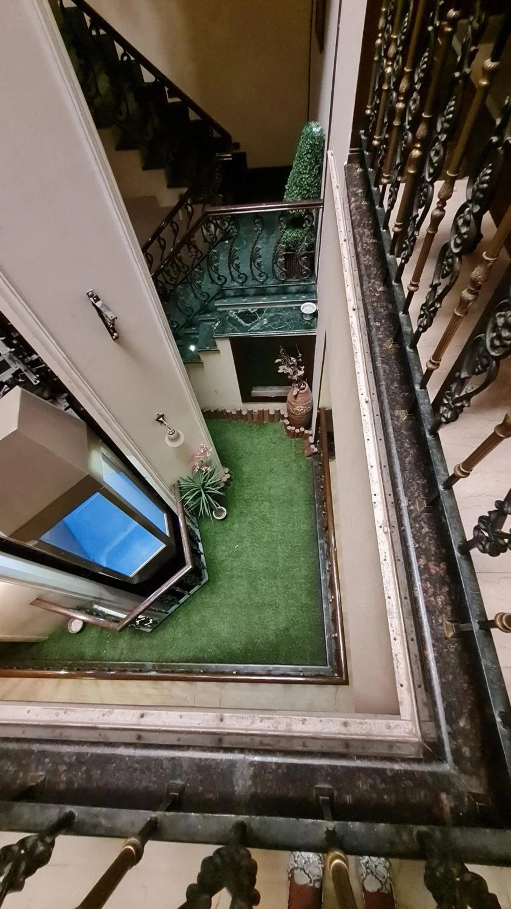 Property building in Hotel Diplomat Residency