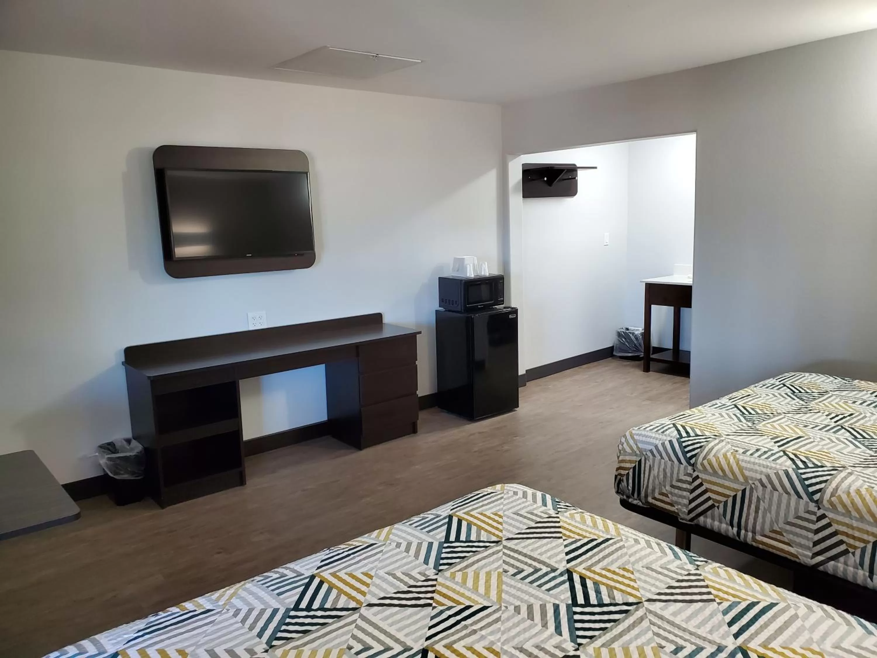 Photo of the whole room, Bed in Motel 6-Show Low, AZ