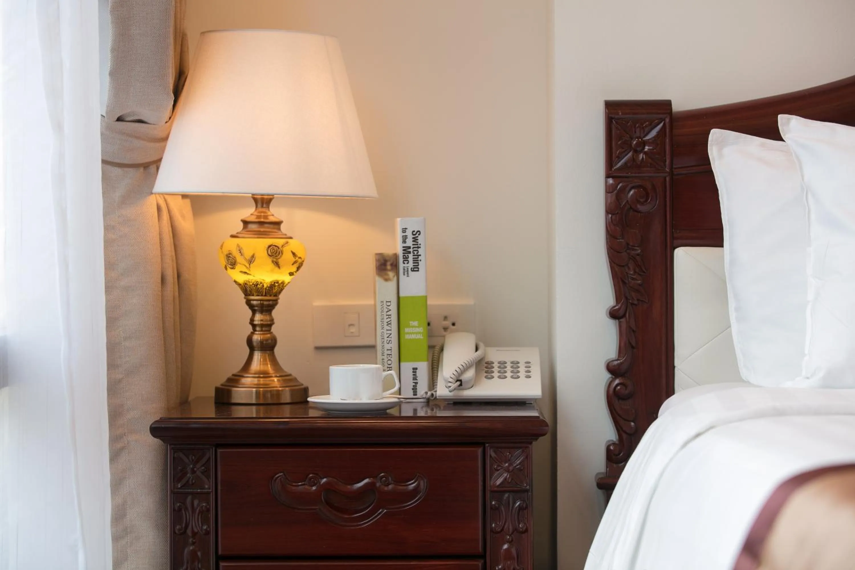 hair dresser, Bed in Royal St Hanoi Hotel