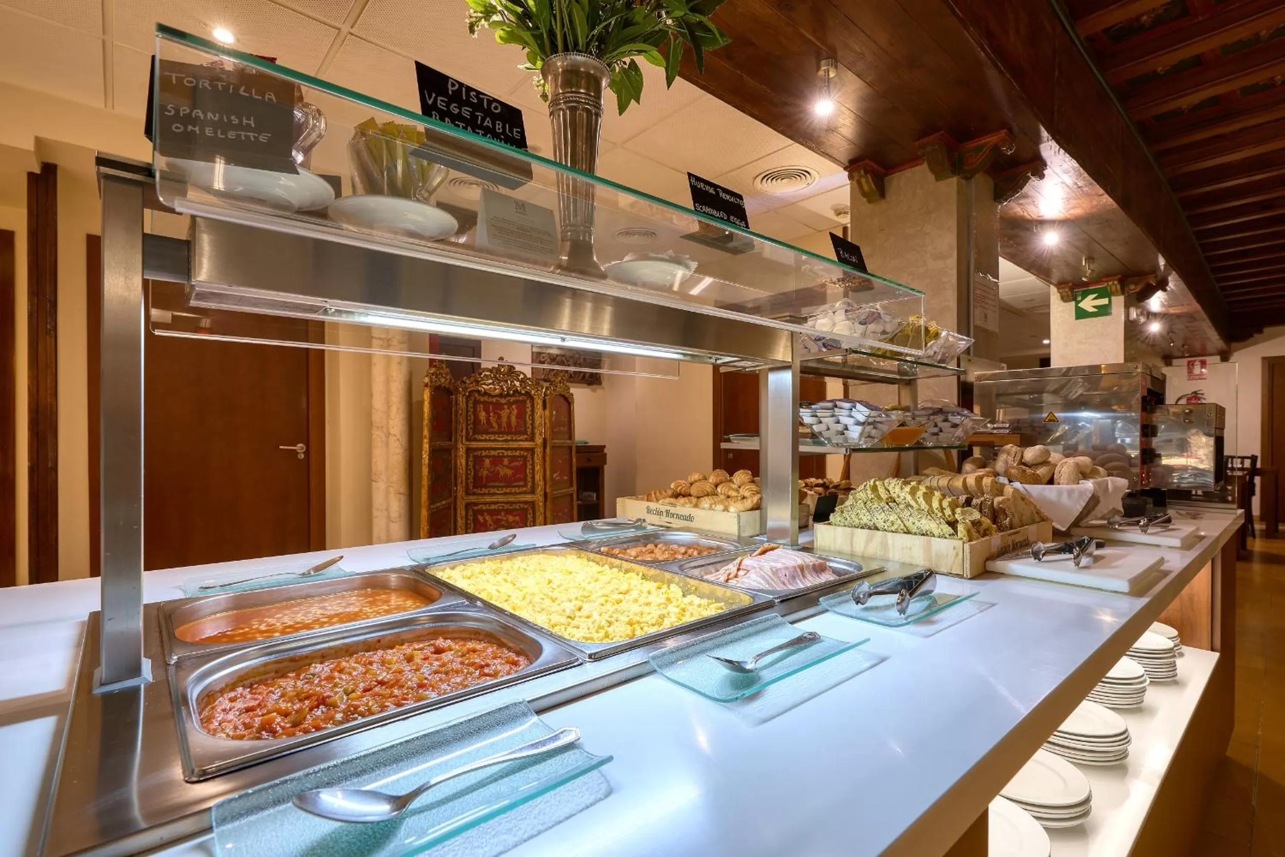 Buffet breakfast in Hotel Murillo