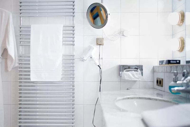 Bathroom in Hotel Aselager Mühle