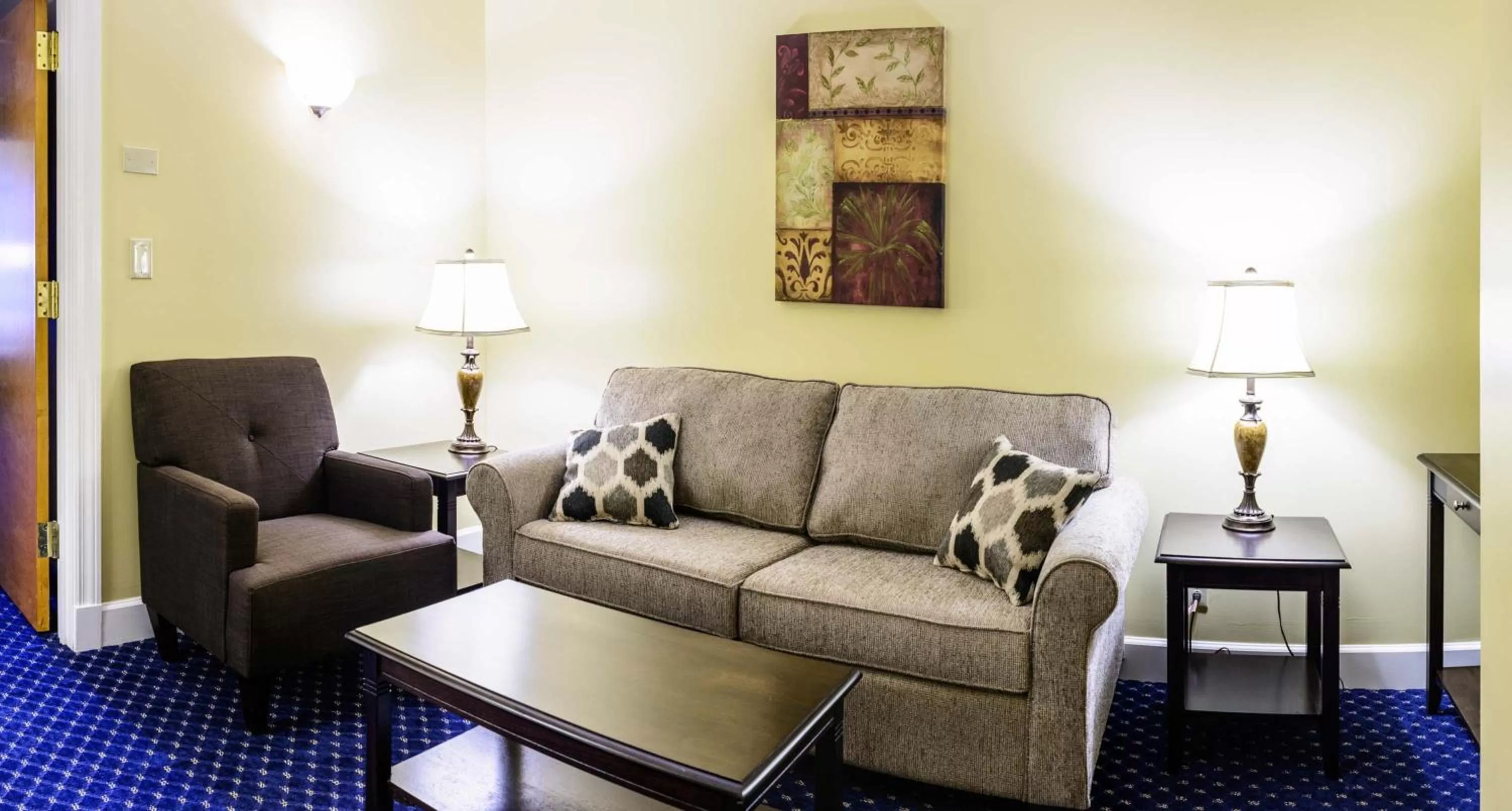 Living room in Asbury Inn & Suites