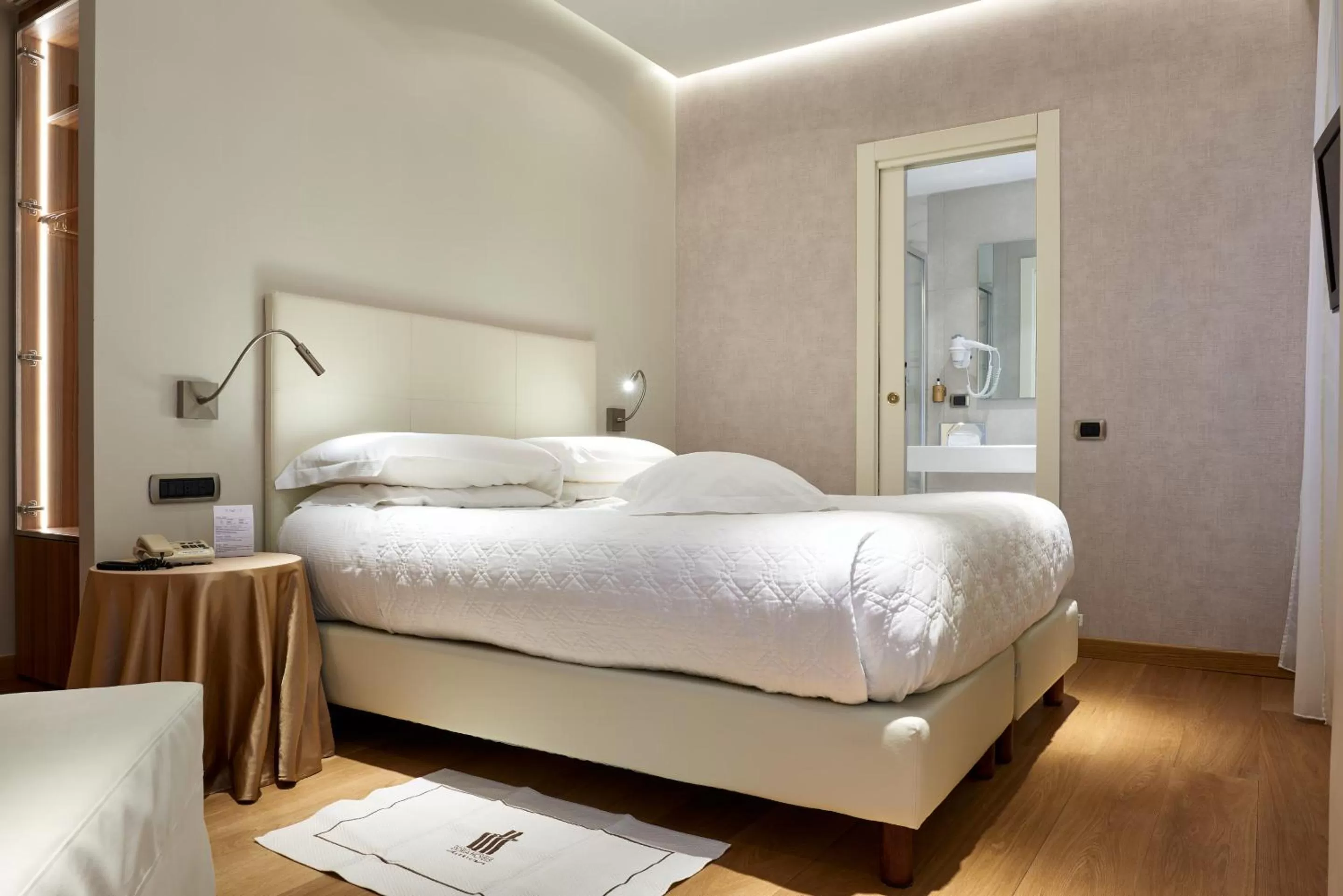 bunk bed, Bed in Doria Park Hotel