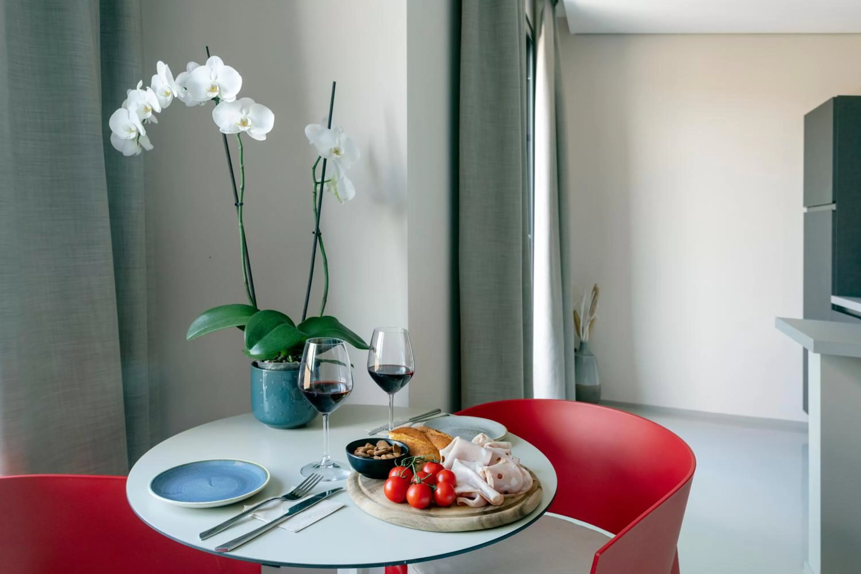 Kitchen or kitchenette in Ollen apartments