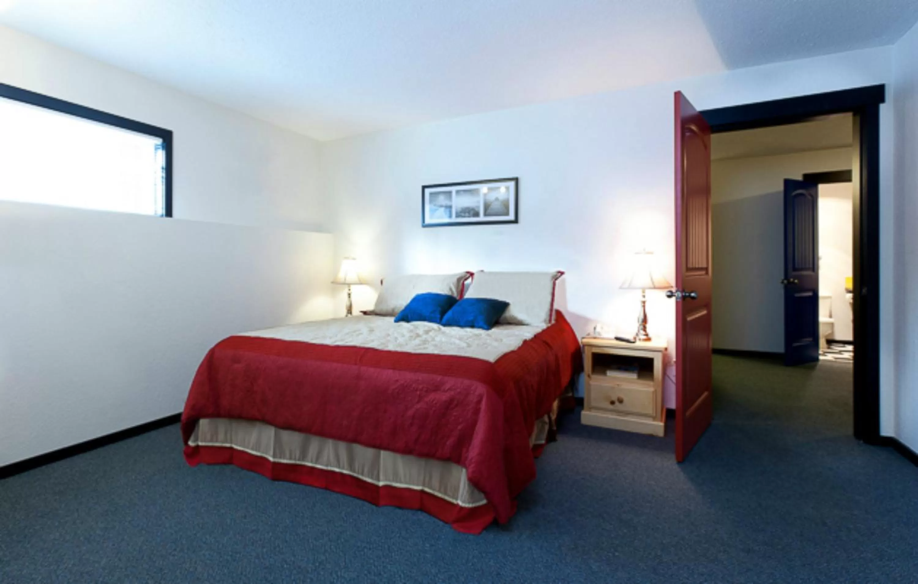 Bedroom, Bed in The Bulldog Hotel