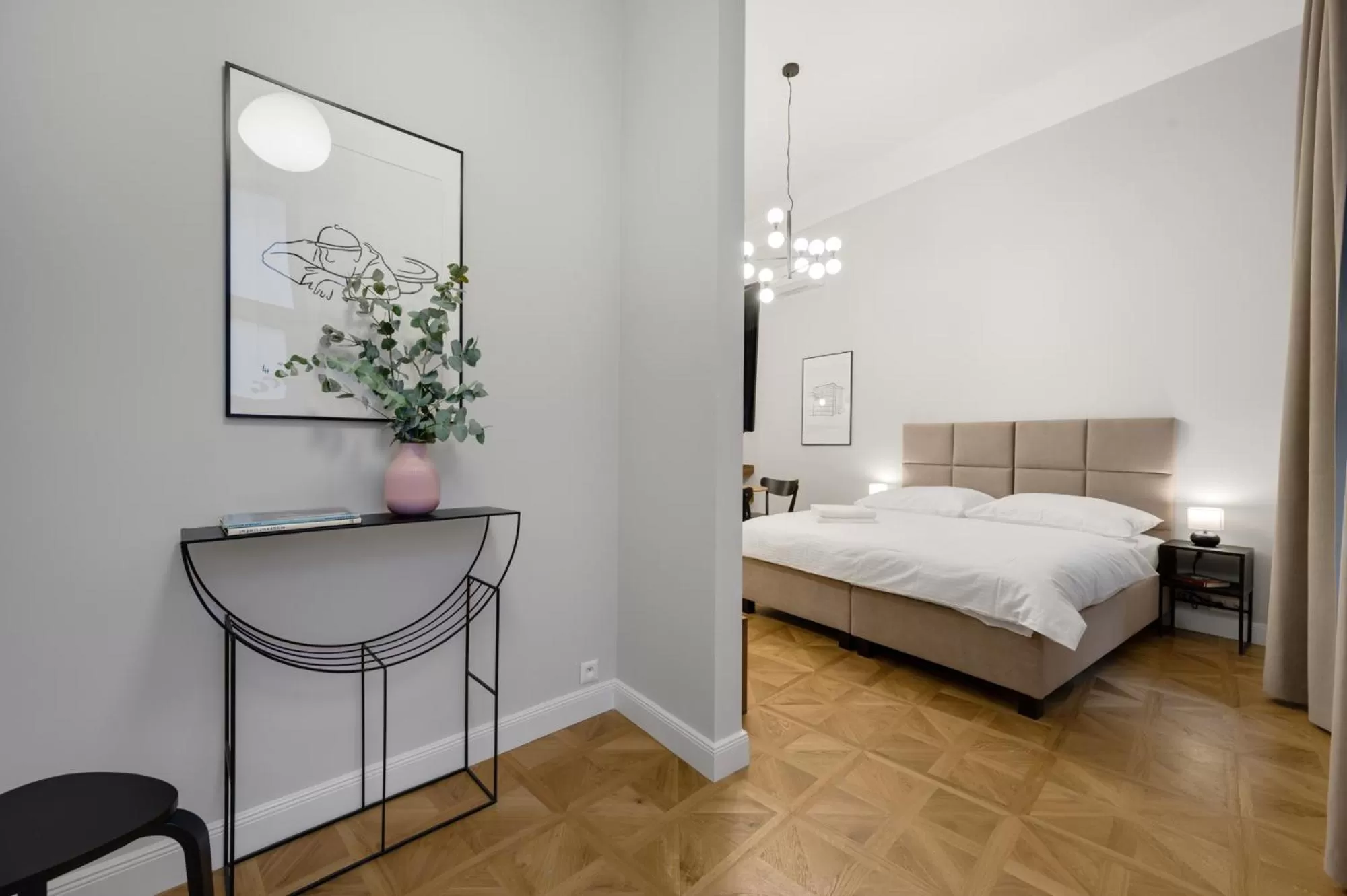 Bedroom, Bed in Palace Apartments