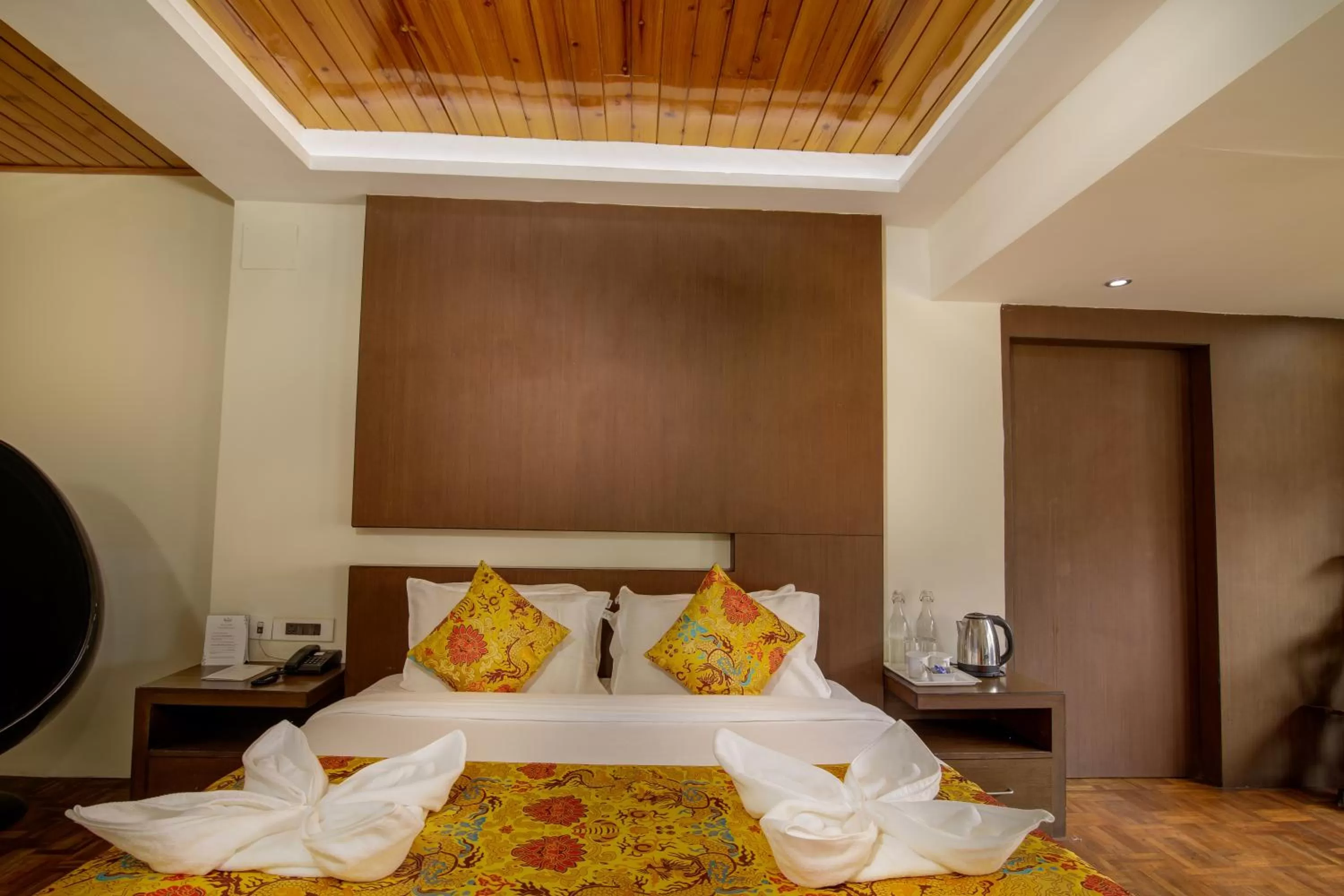 Bedroom, Bed in Muscatel Yavachi - 400 Mts from MG Marg