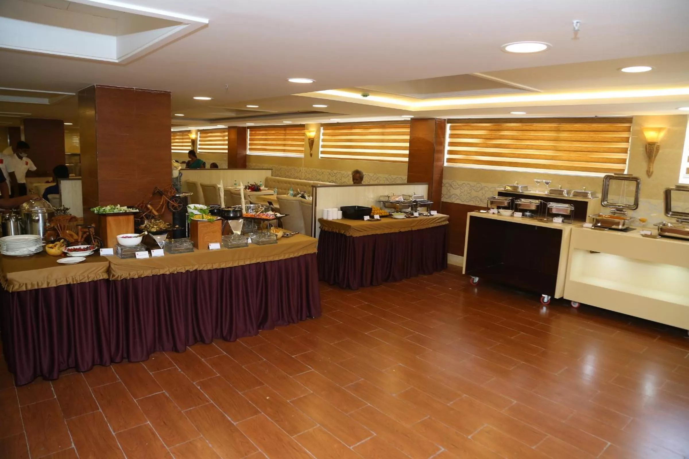 Dining area in Raaj Bhaavan Clarks Inn Chennai