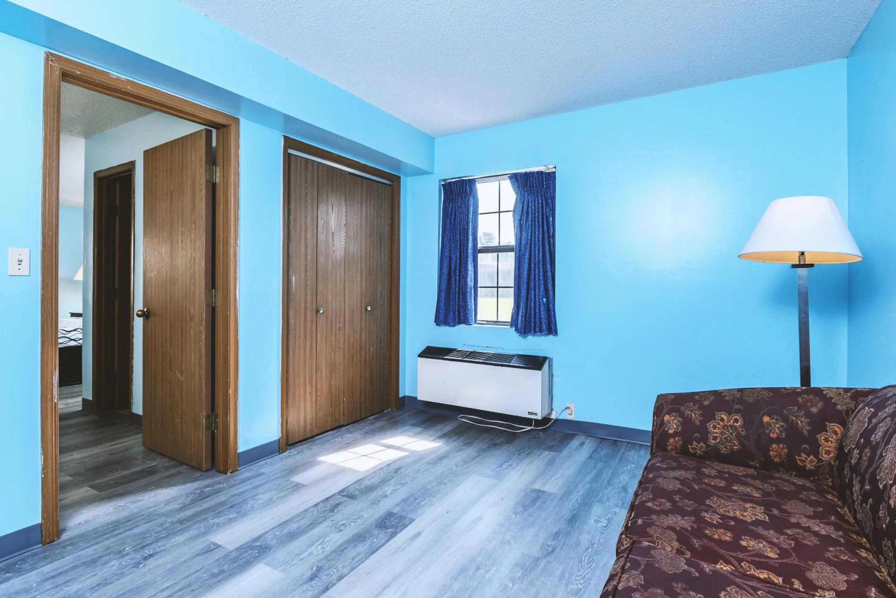 View (from property/room), Bed in Sky-Palace Inn & Suites Wellington