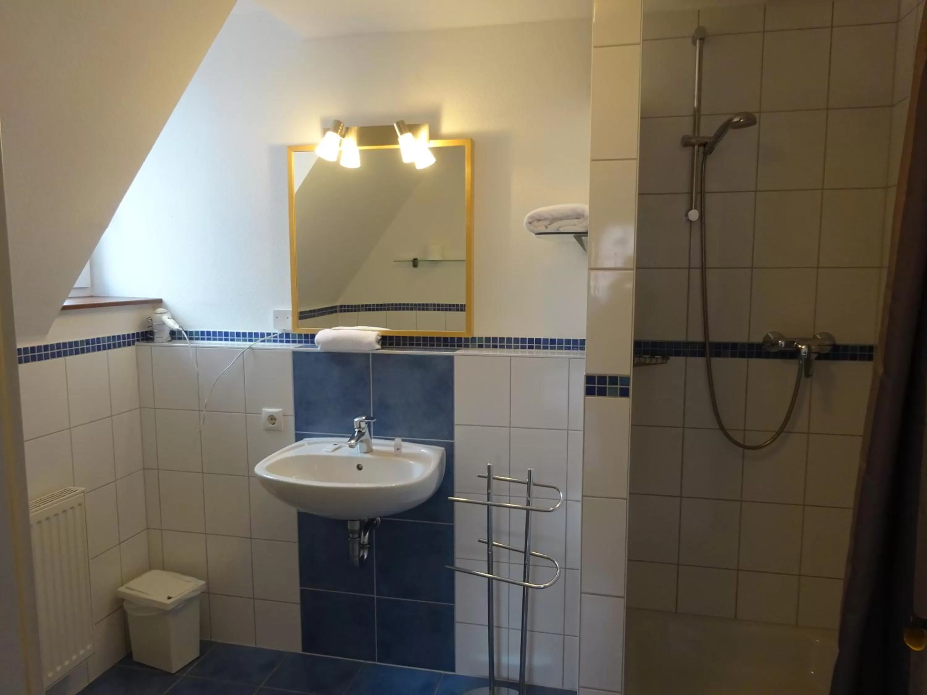 Bathroom in Gästehaus Weingärtner