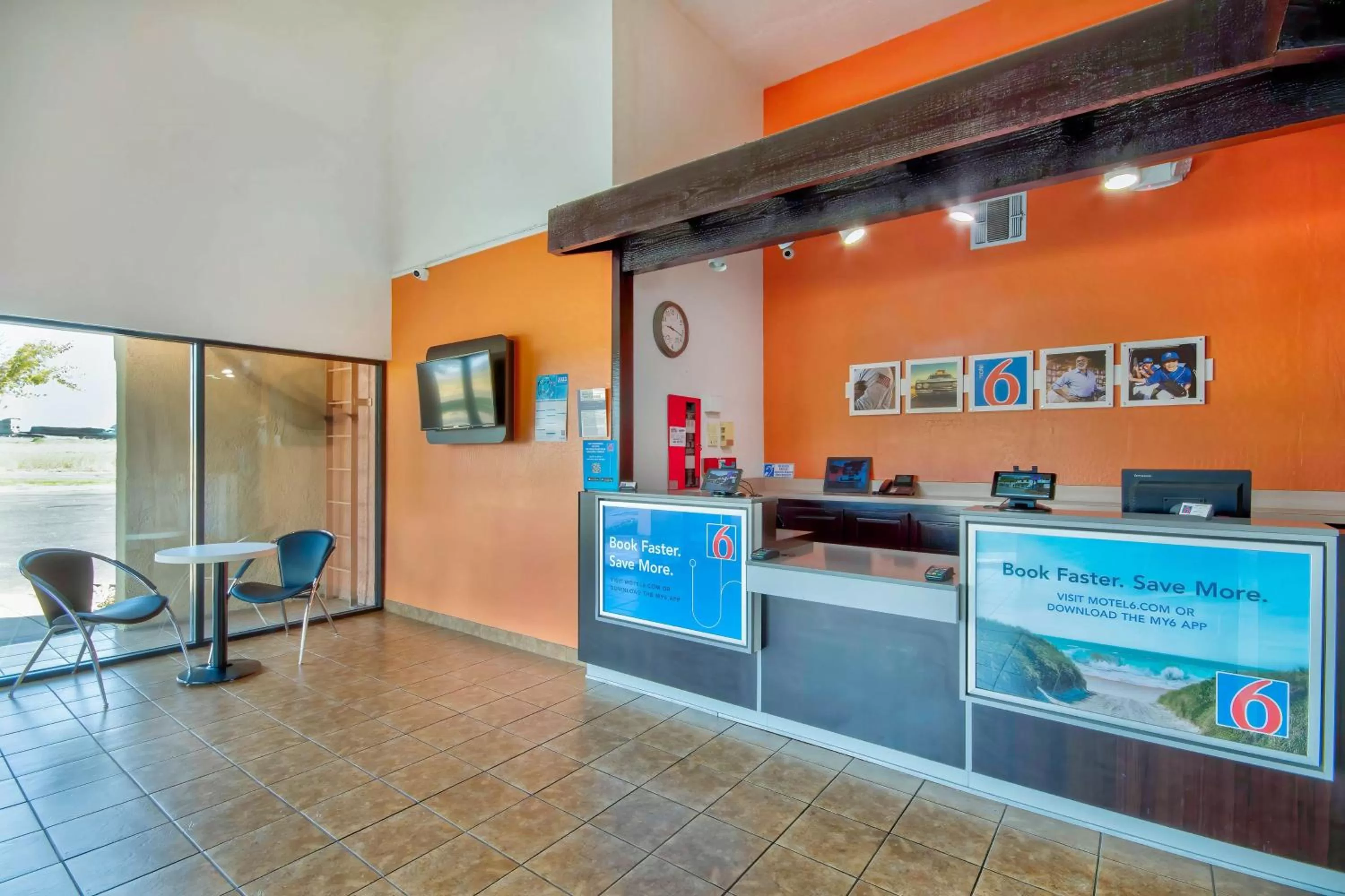 Lobby or reception in Motel 6-Santa Nella, CA - Los Banos