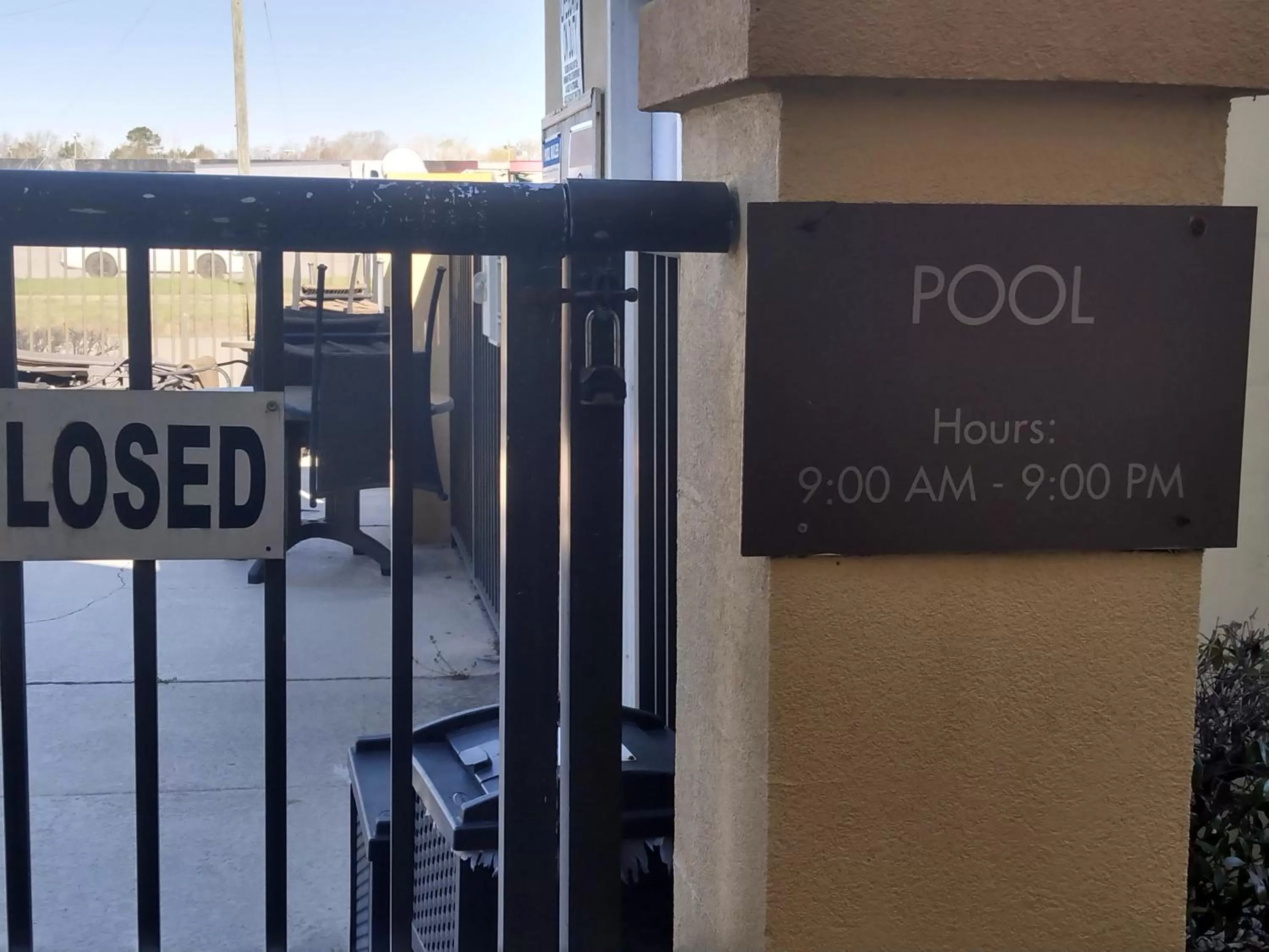 Swimming pool in Comfort Inn