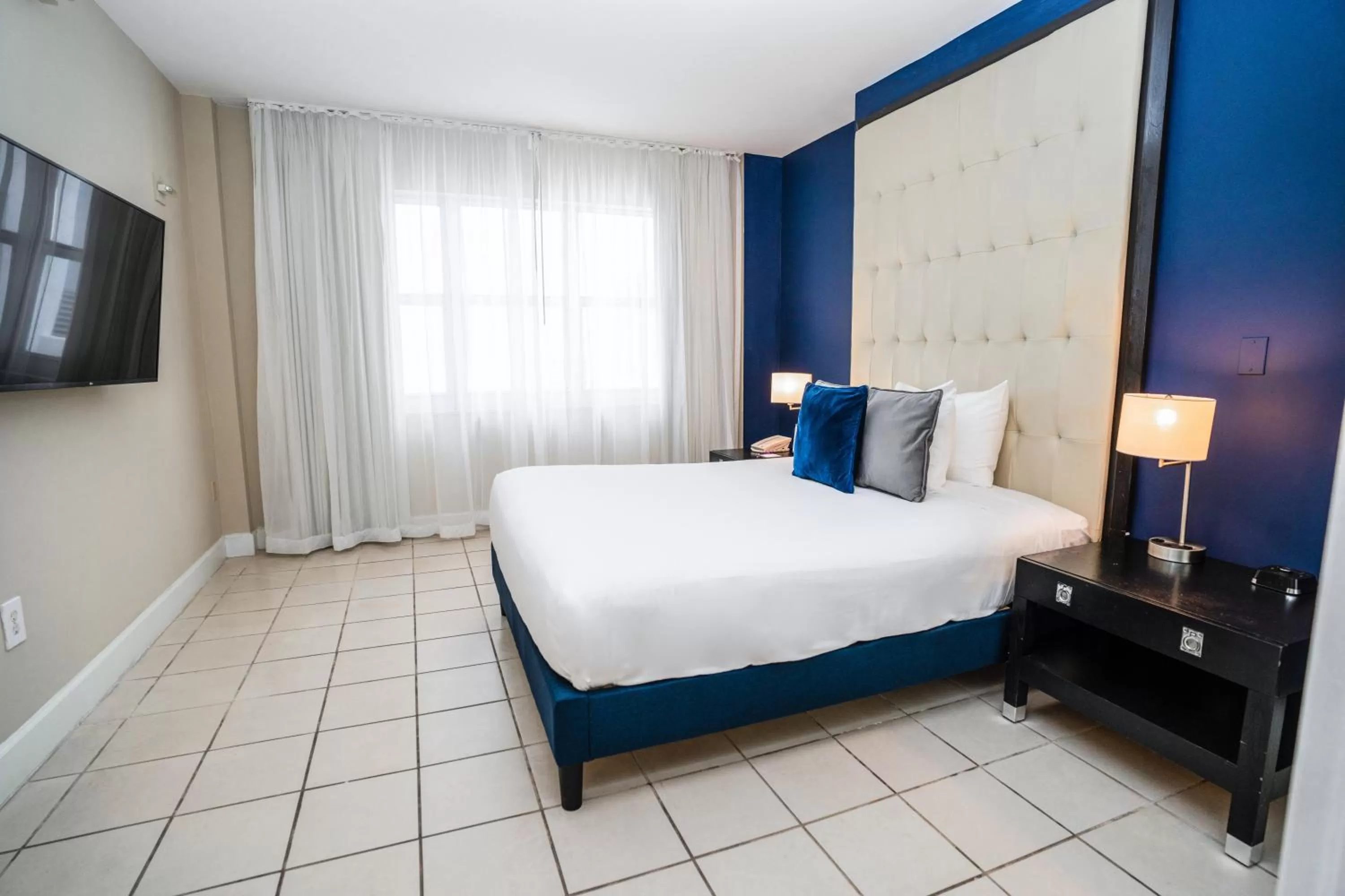 TV and multimedia, Bed in The Sagamore Hotel South Beach