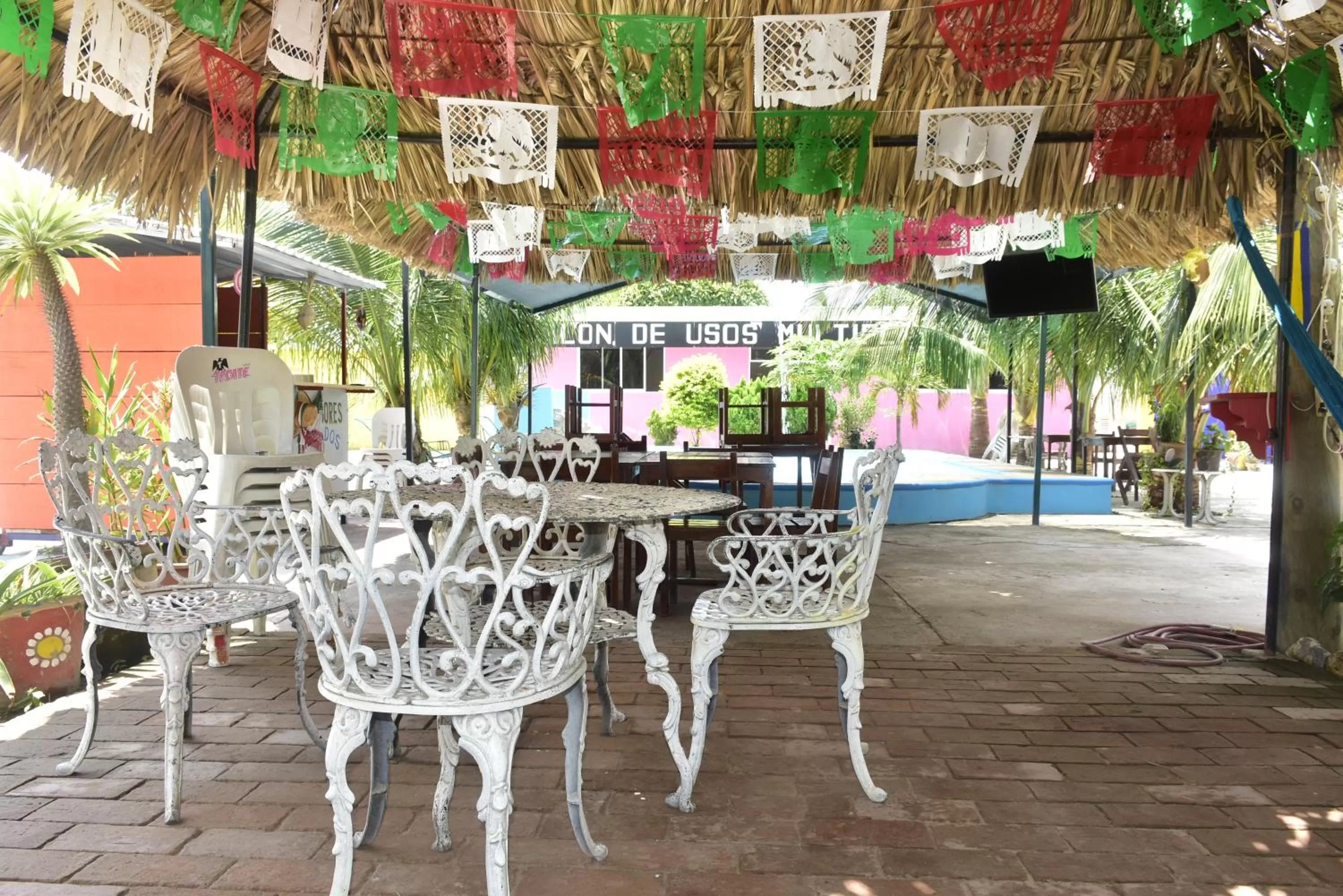 Patio in Hotel Bacaanda
