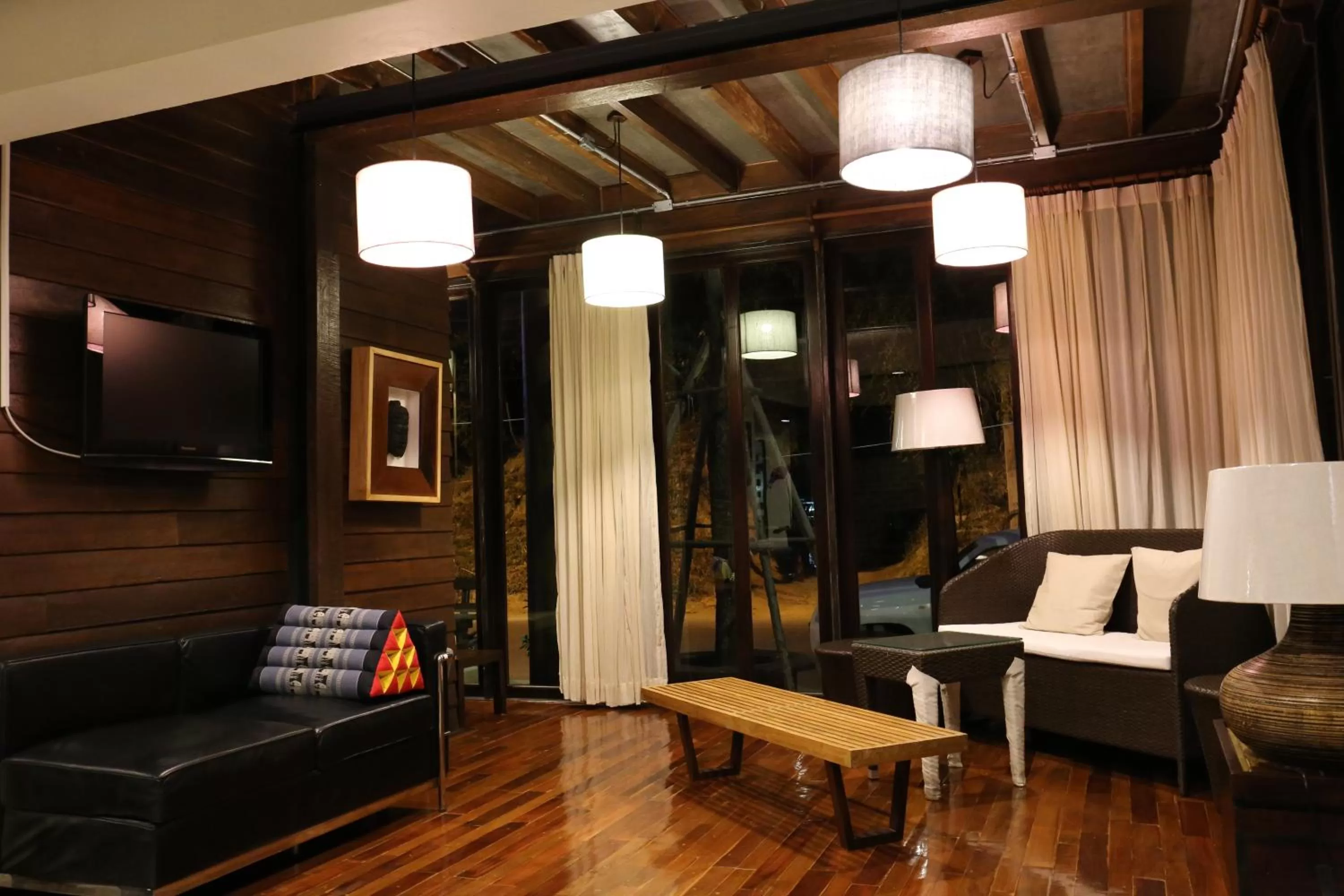 Communal lounge/ TV room in Kampaeng Ngam Hotel