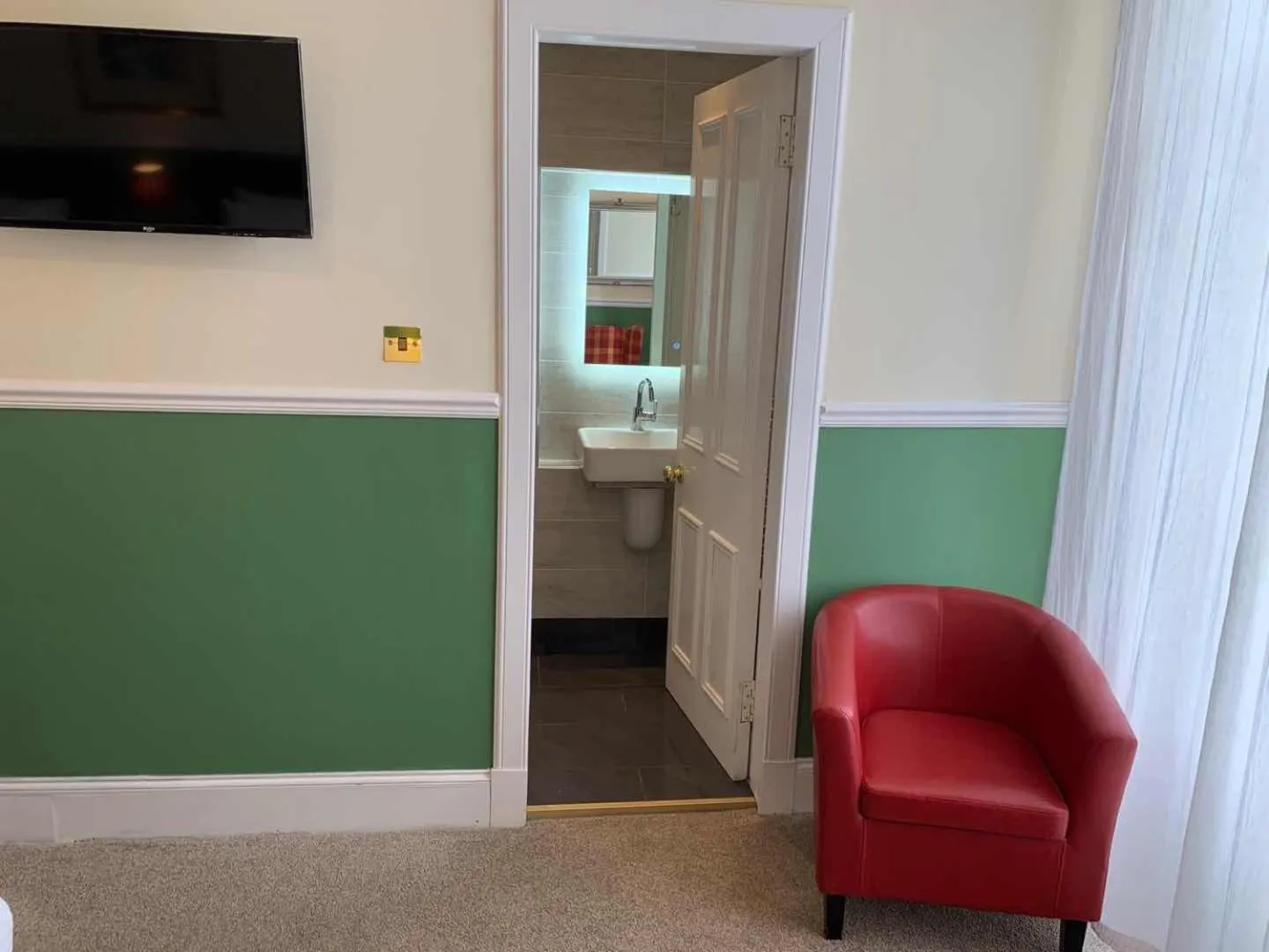 Photo of the whole room in Southside Guest House