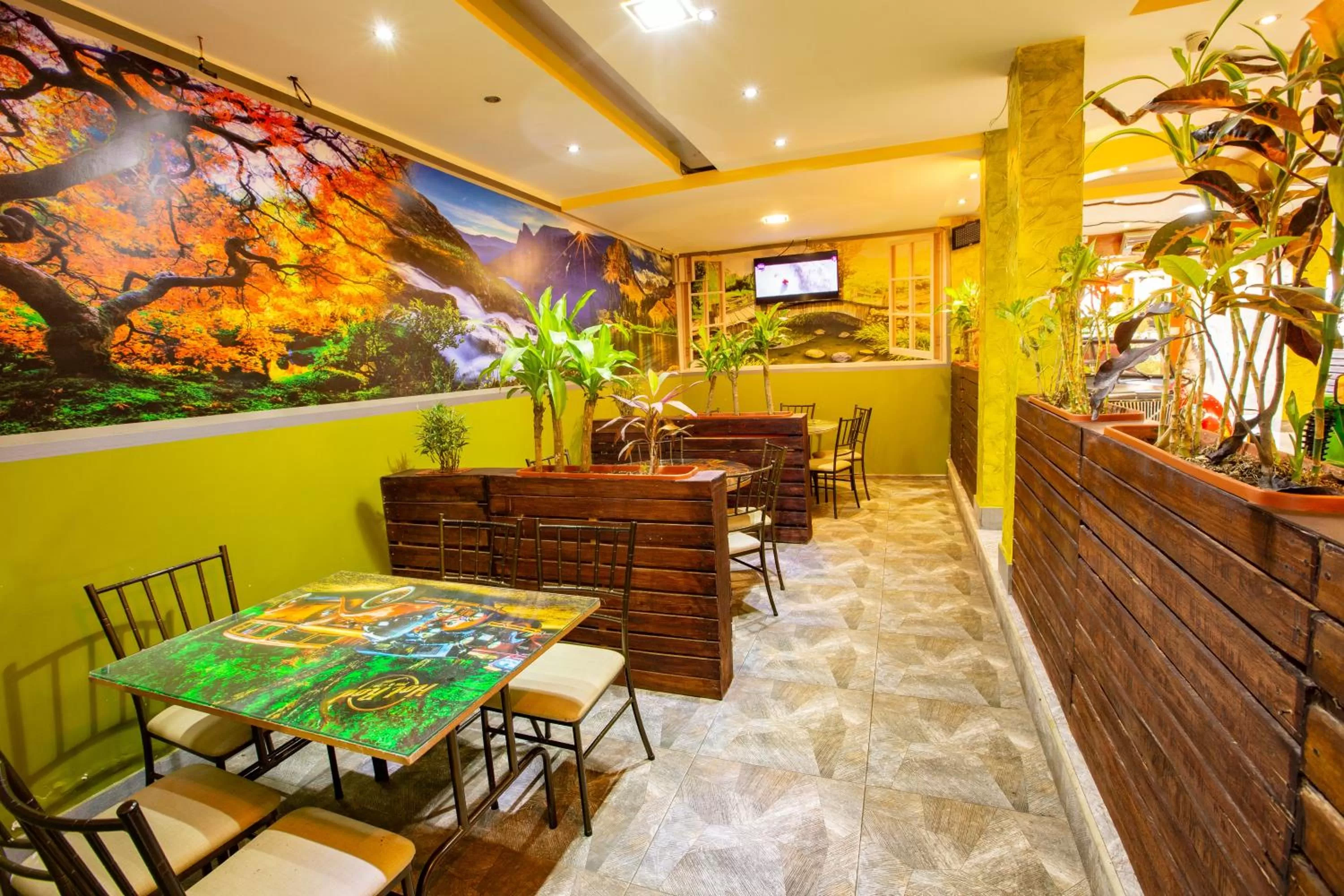 Restaurant/places to eat in La Kapital Hotel