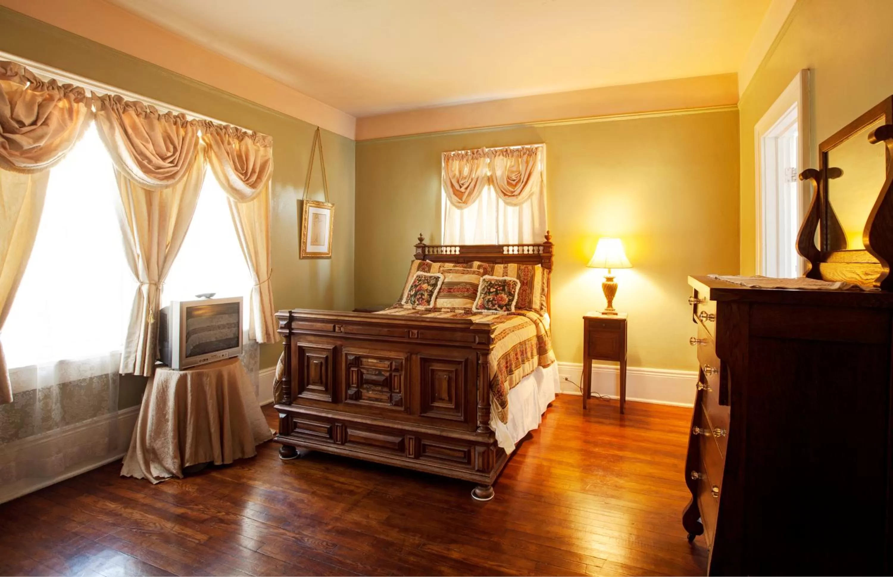 Photo of the whole room in Edgar Degas House Historic Home and Museum