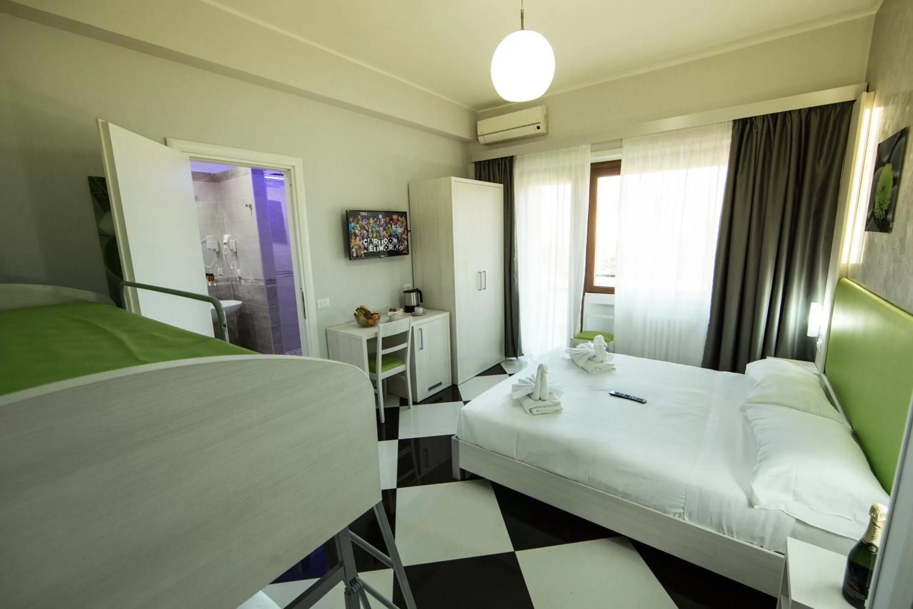 Photo of the whole room, Bed in Star of Rome