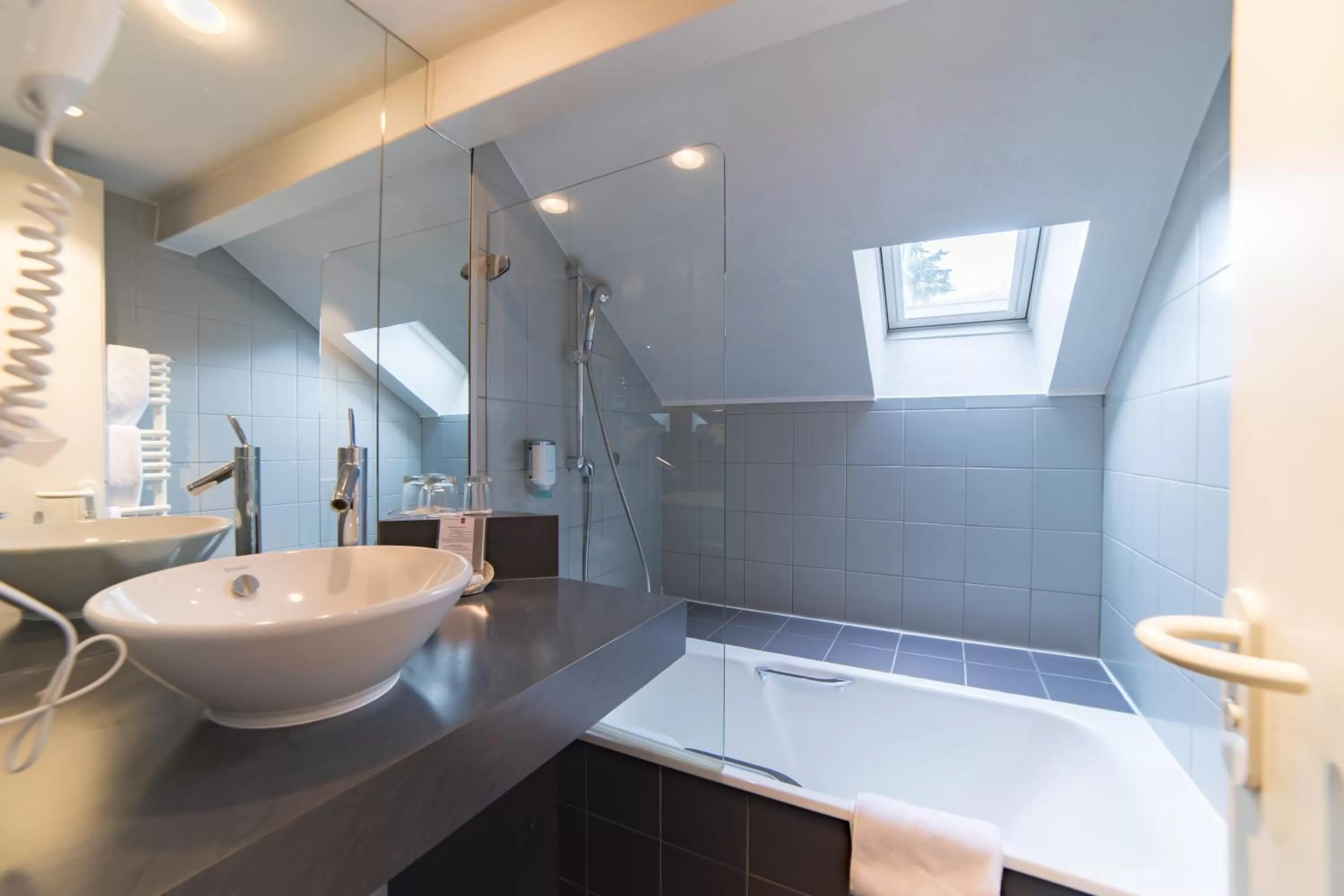 Bathroom in Hôtel du Palais de l'Isle