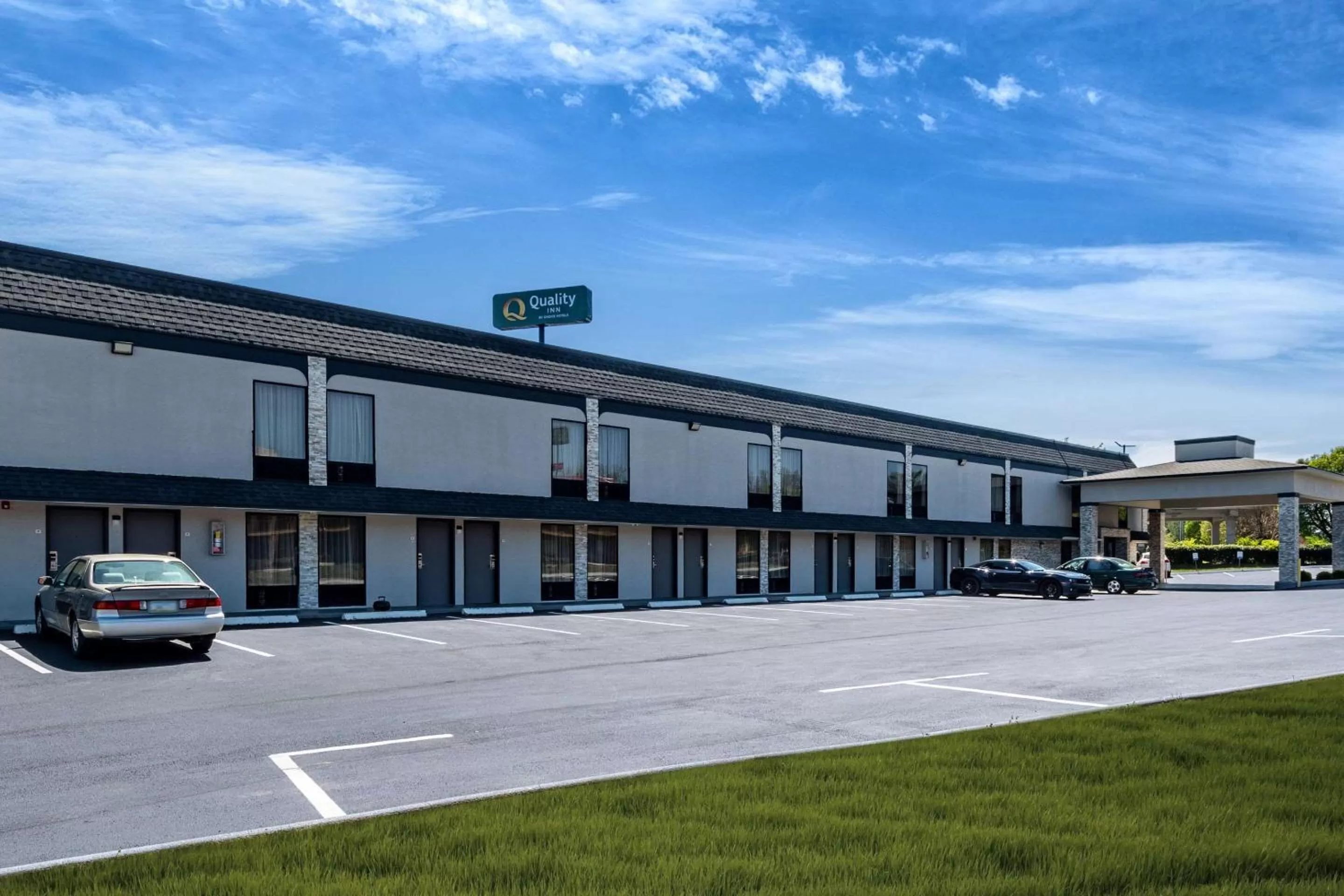 Property building in Quality Inn Cleveland North