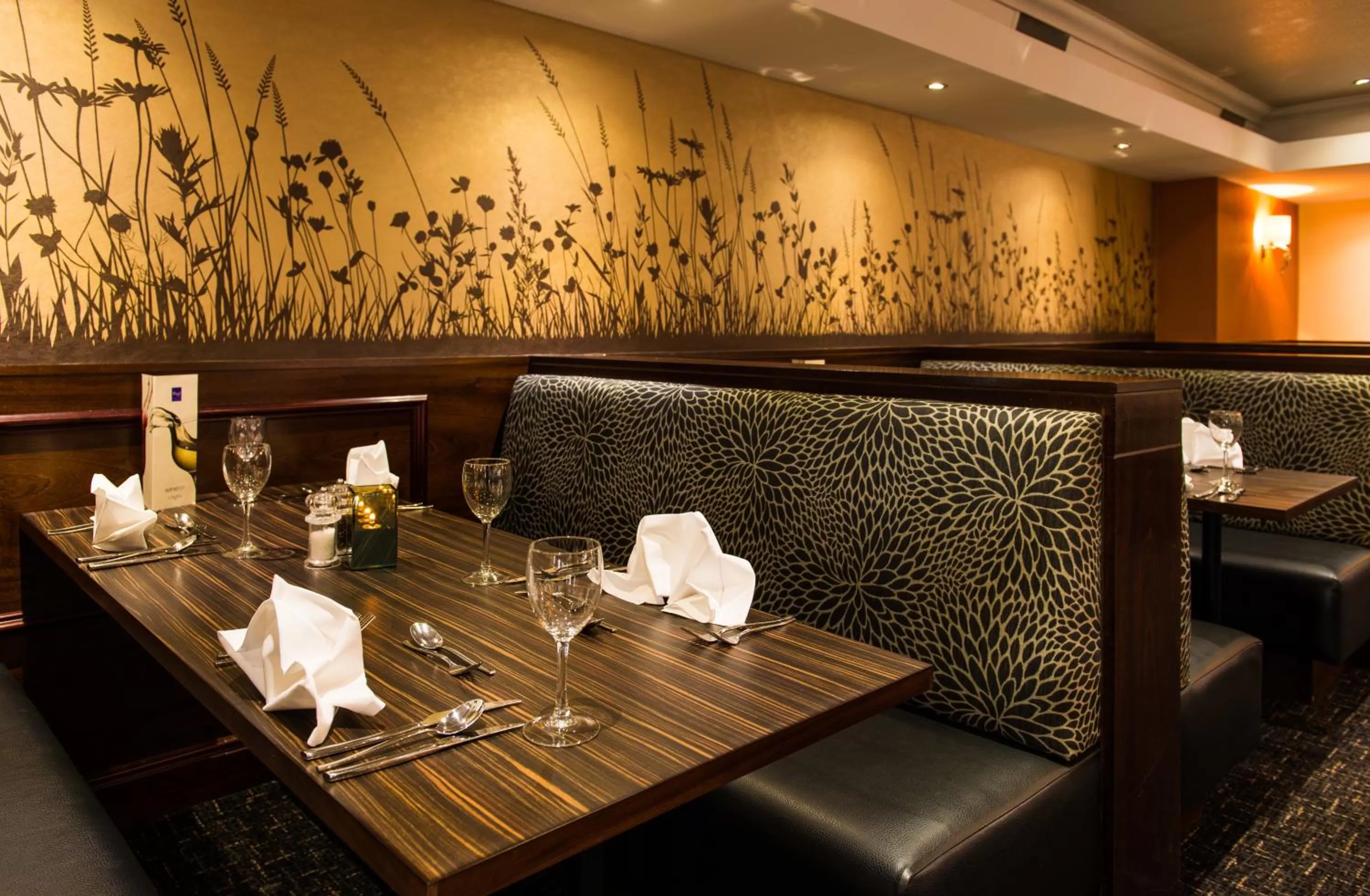 Restaurant/places to eat in Leonardo Inn Glasgow West End