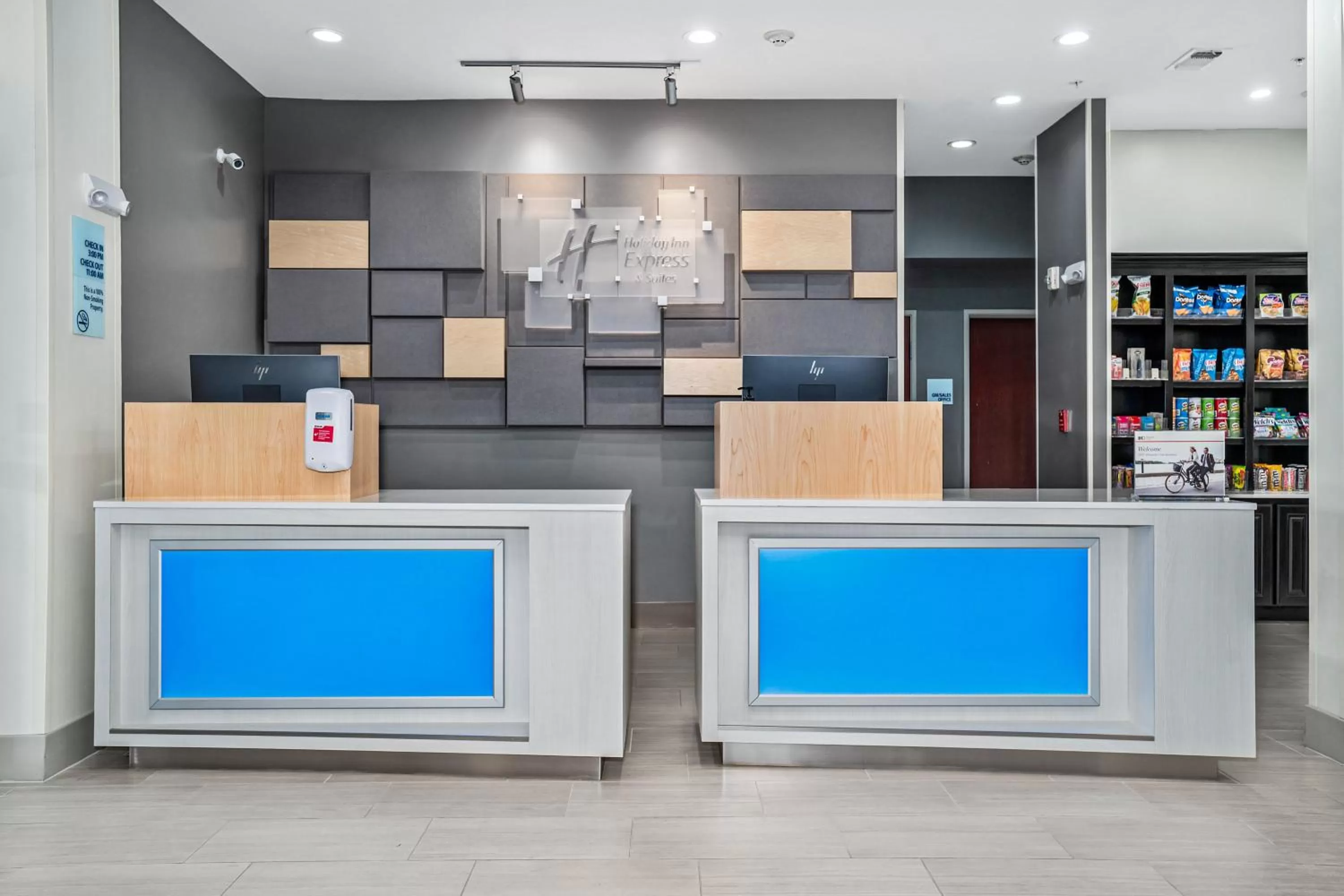 Property building, Floor Plan in Holiday Inn Express & Suites Van Buren-Fort Smith Area, an IHG Hotel