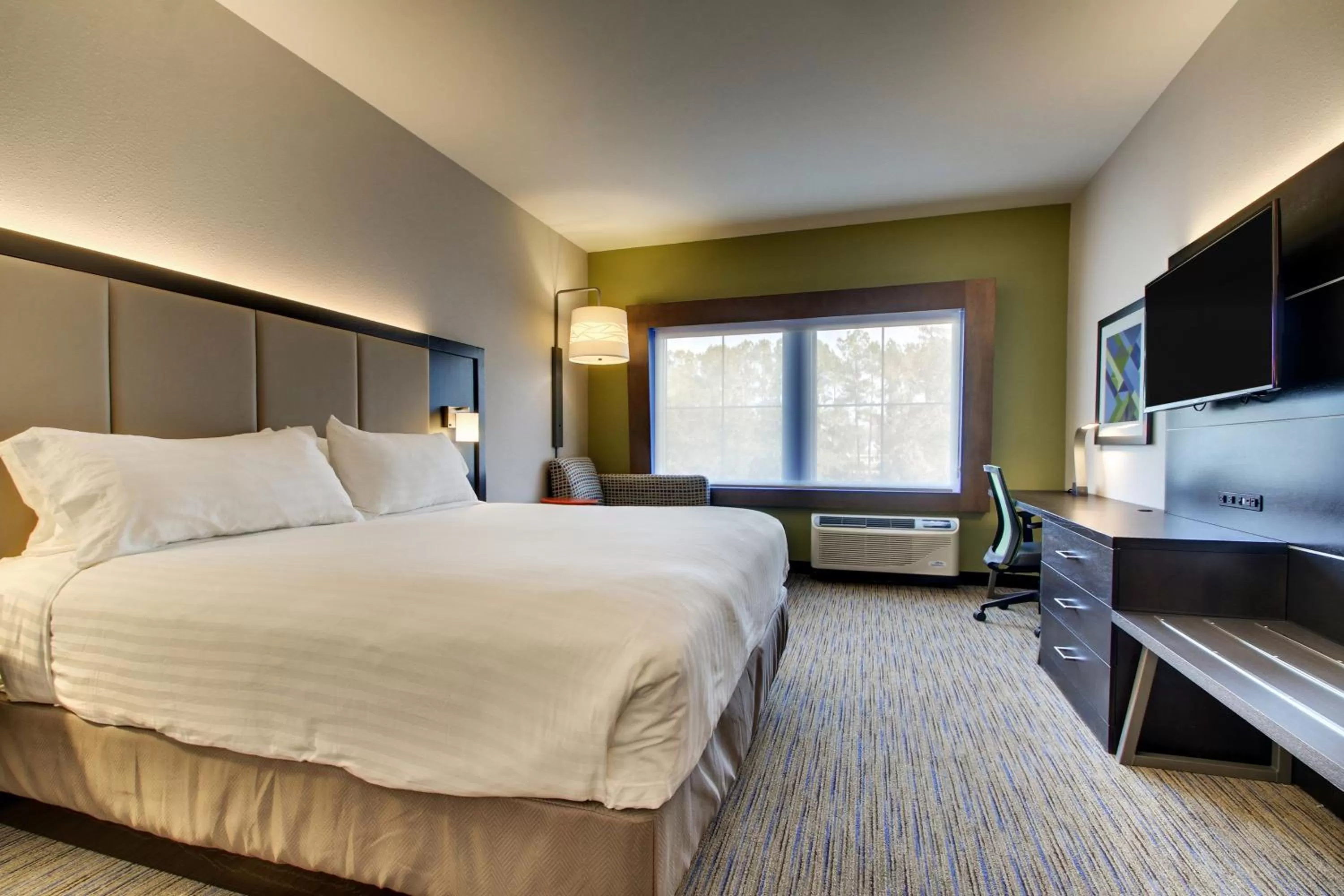 Bed in Holiday Inn Express & Suites - Summerville by IHG
