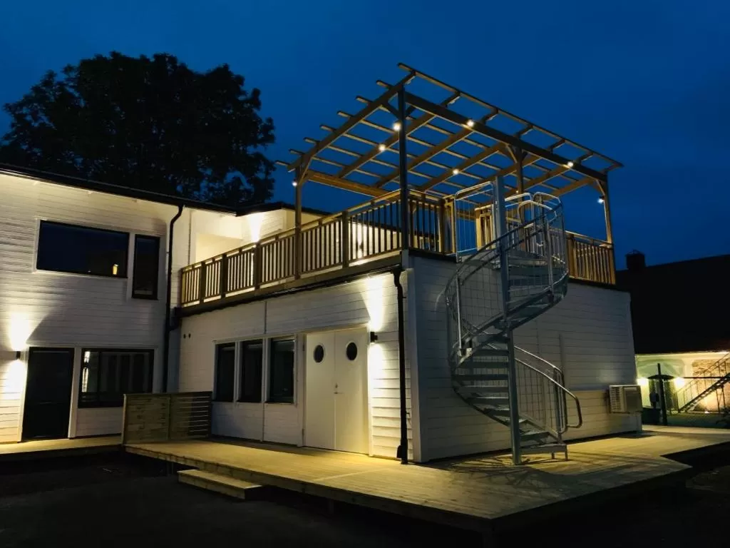 Property building in Easy Livin' Apartment Hotel