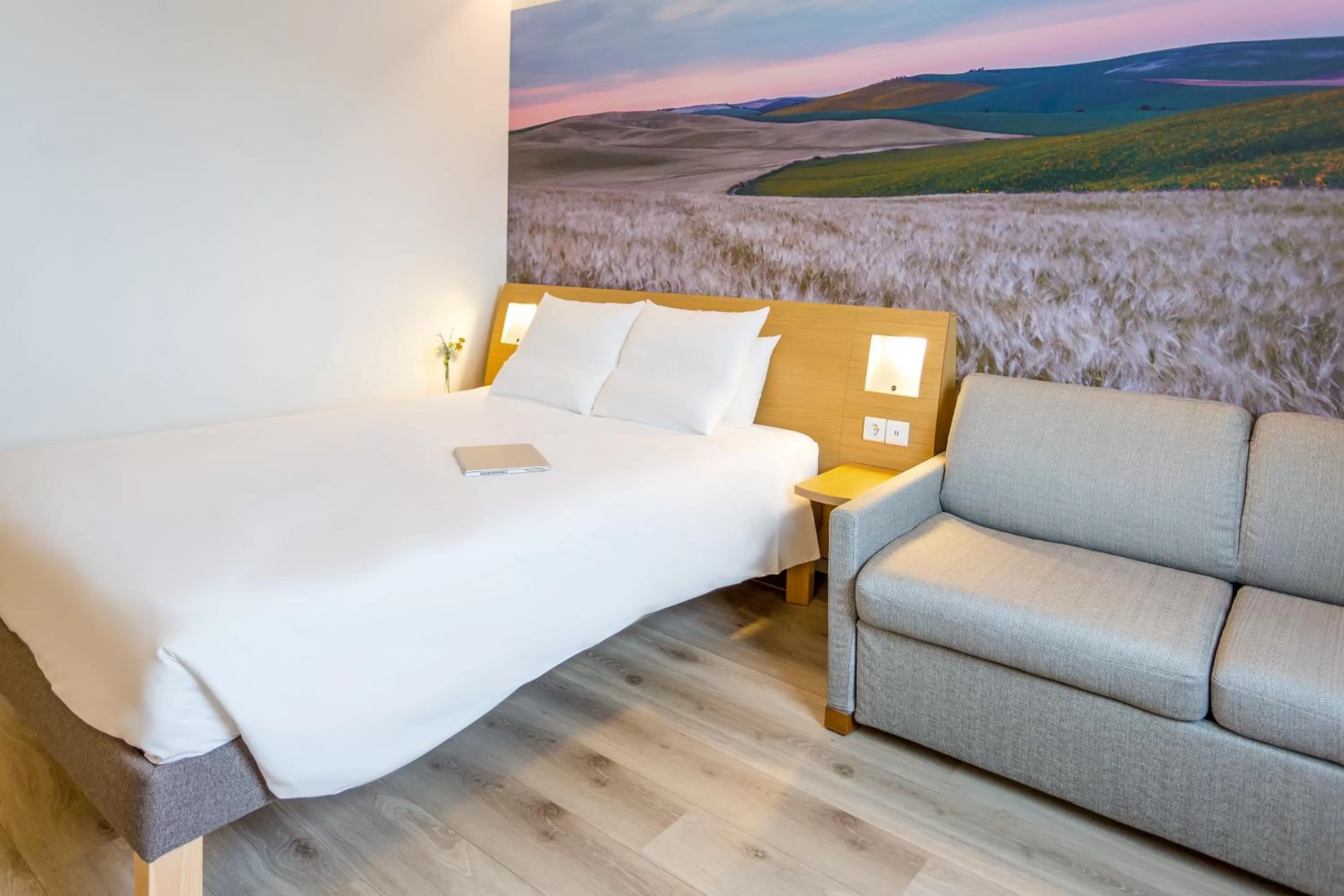 Bedroom, Bed in Novotel Sevilla