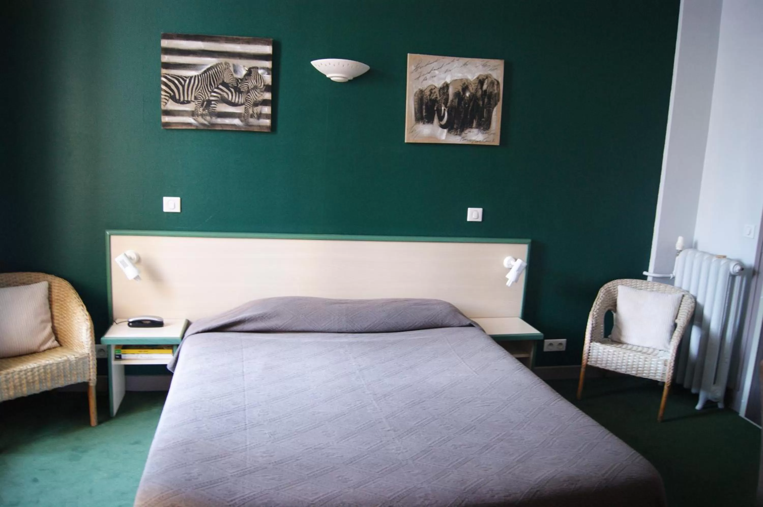 Bedroom in Hôtel Central