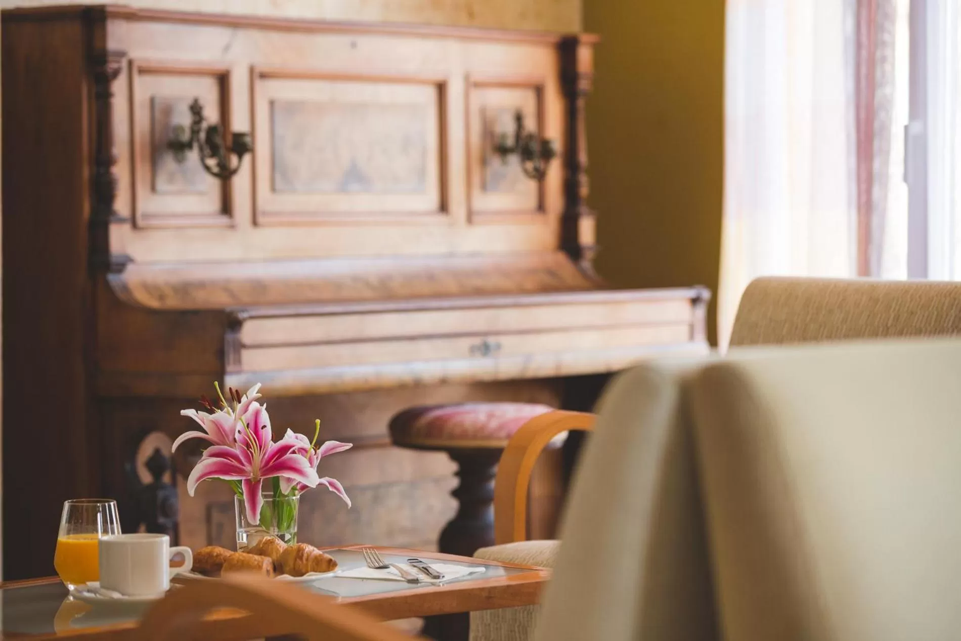 Lounge or bar in Hotel Meridional