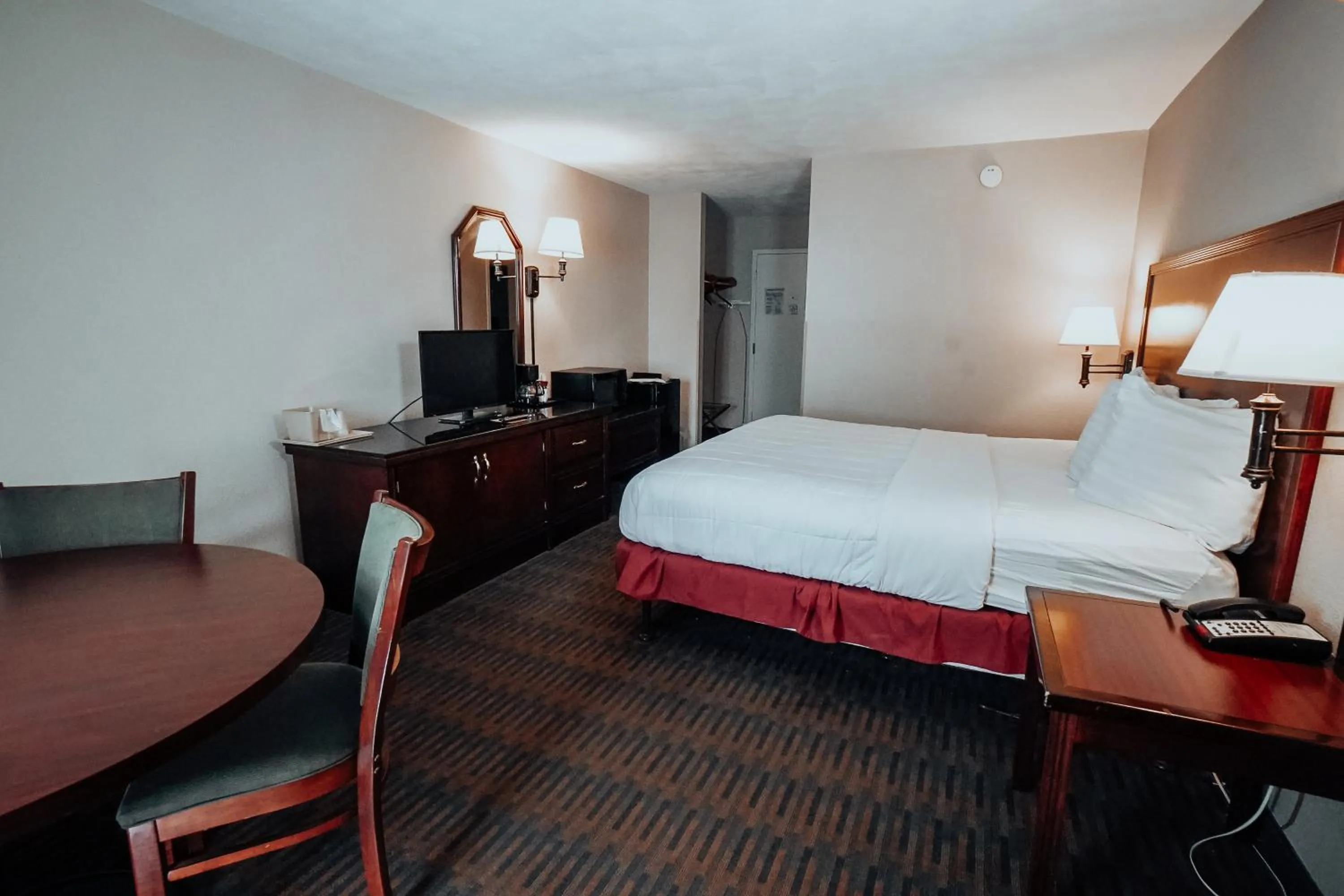 Lamplighter Inn and Suites - North