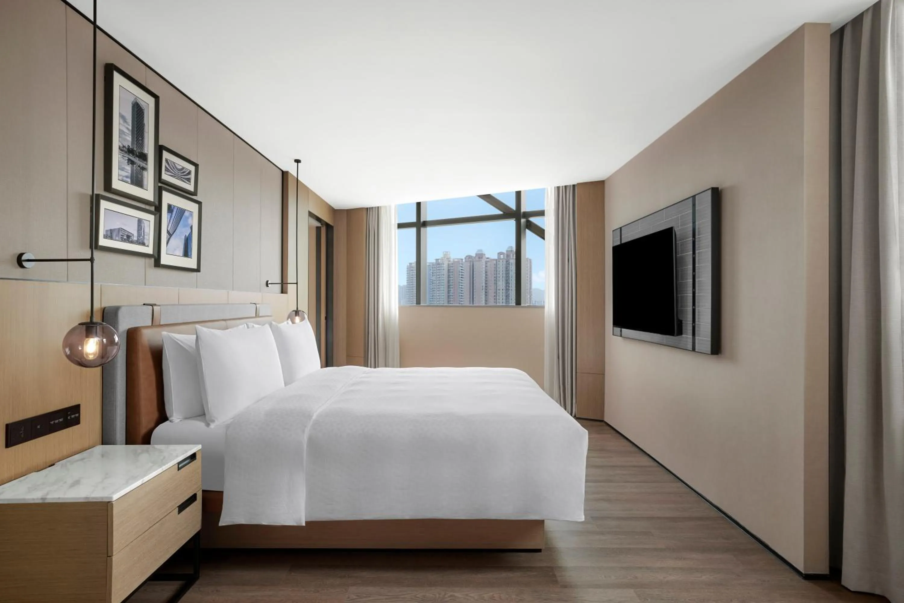Bed in Four Points by Sheraton Shenzhen Bao'an
