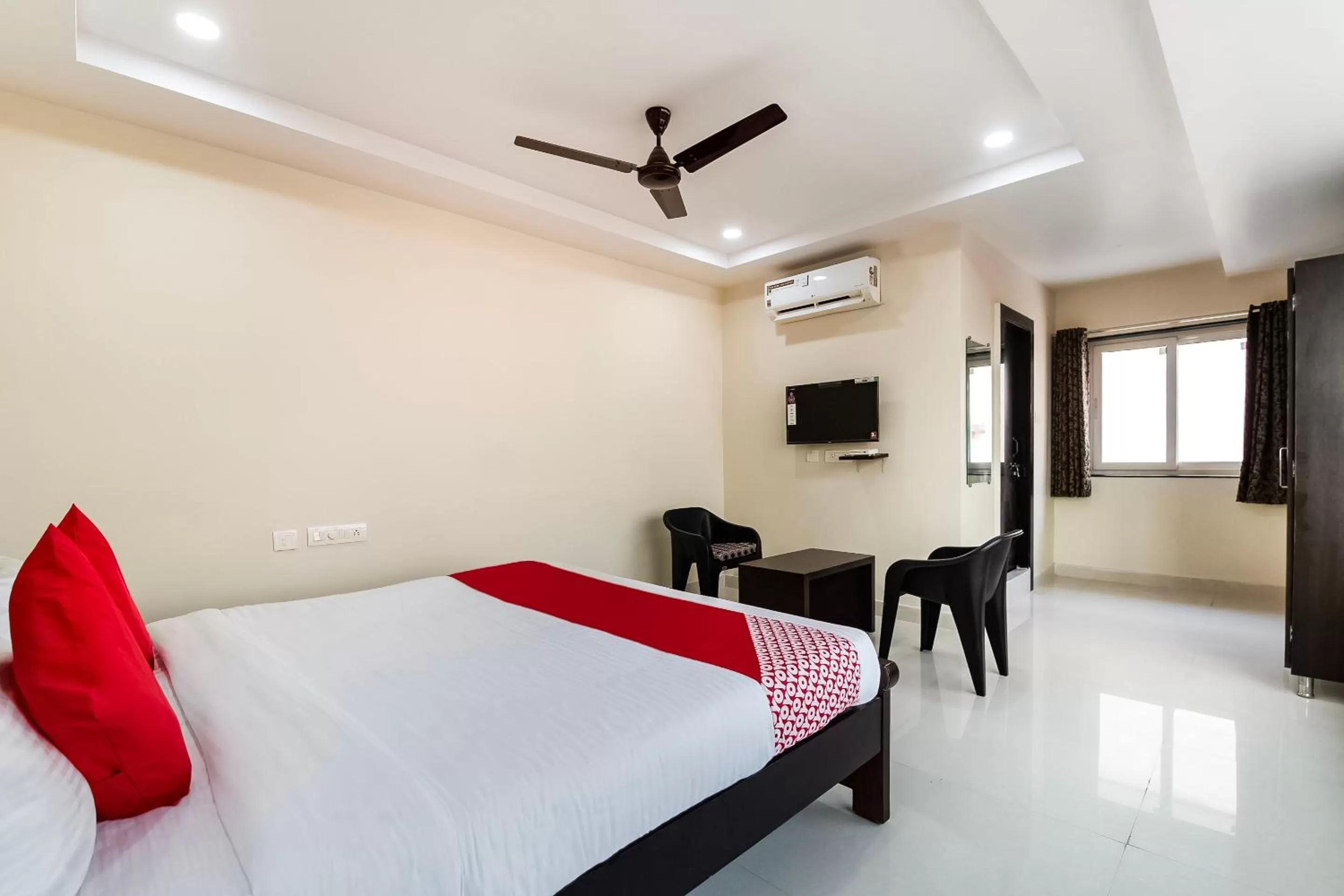 Bedroom in Capital O Hotel Green Tree