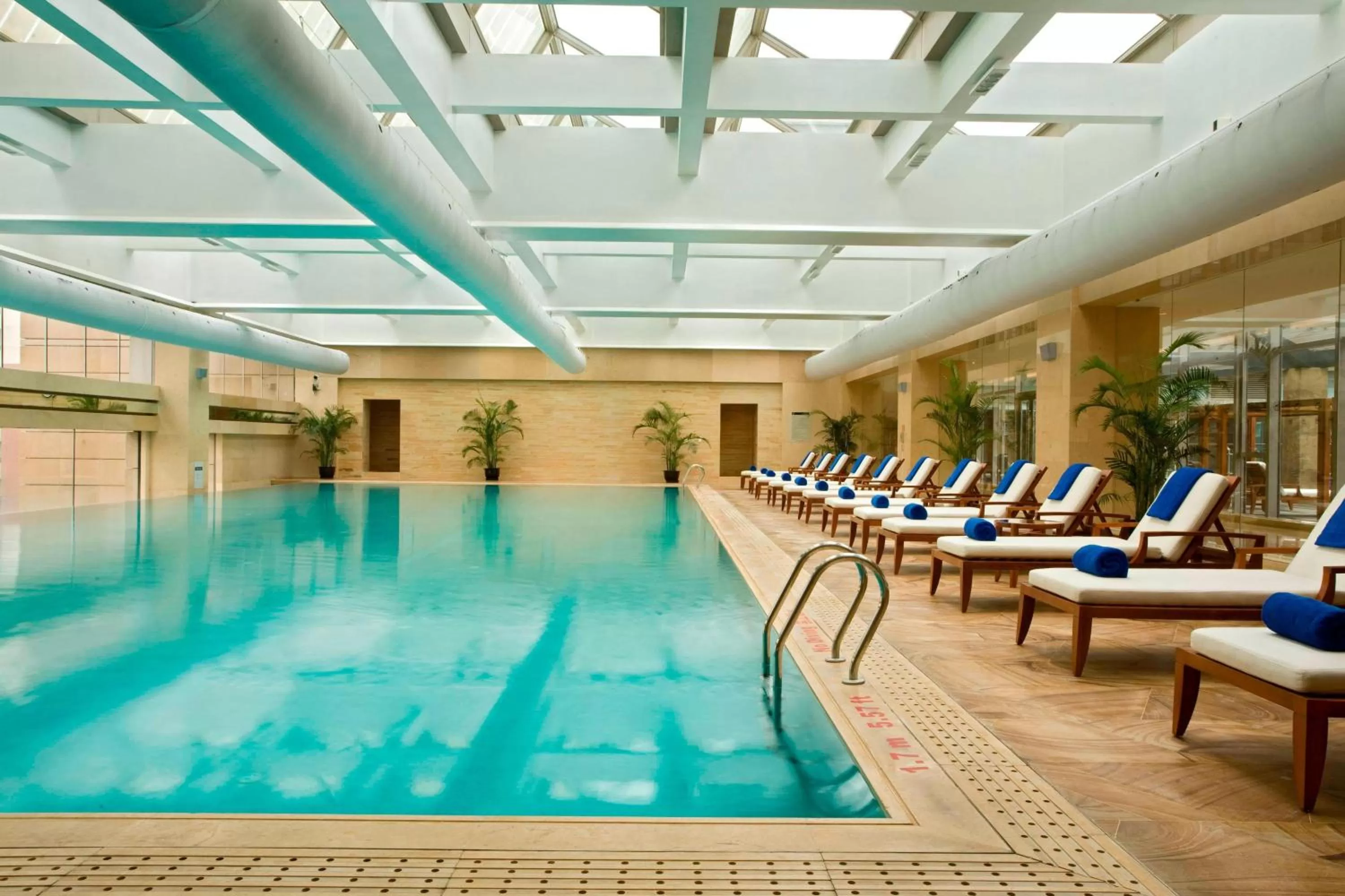 Swimming pool in Sheraton Grand Shanghai Pudong Hotel & Residences