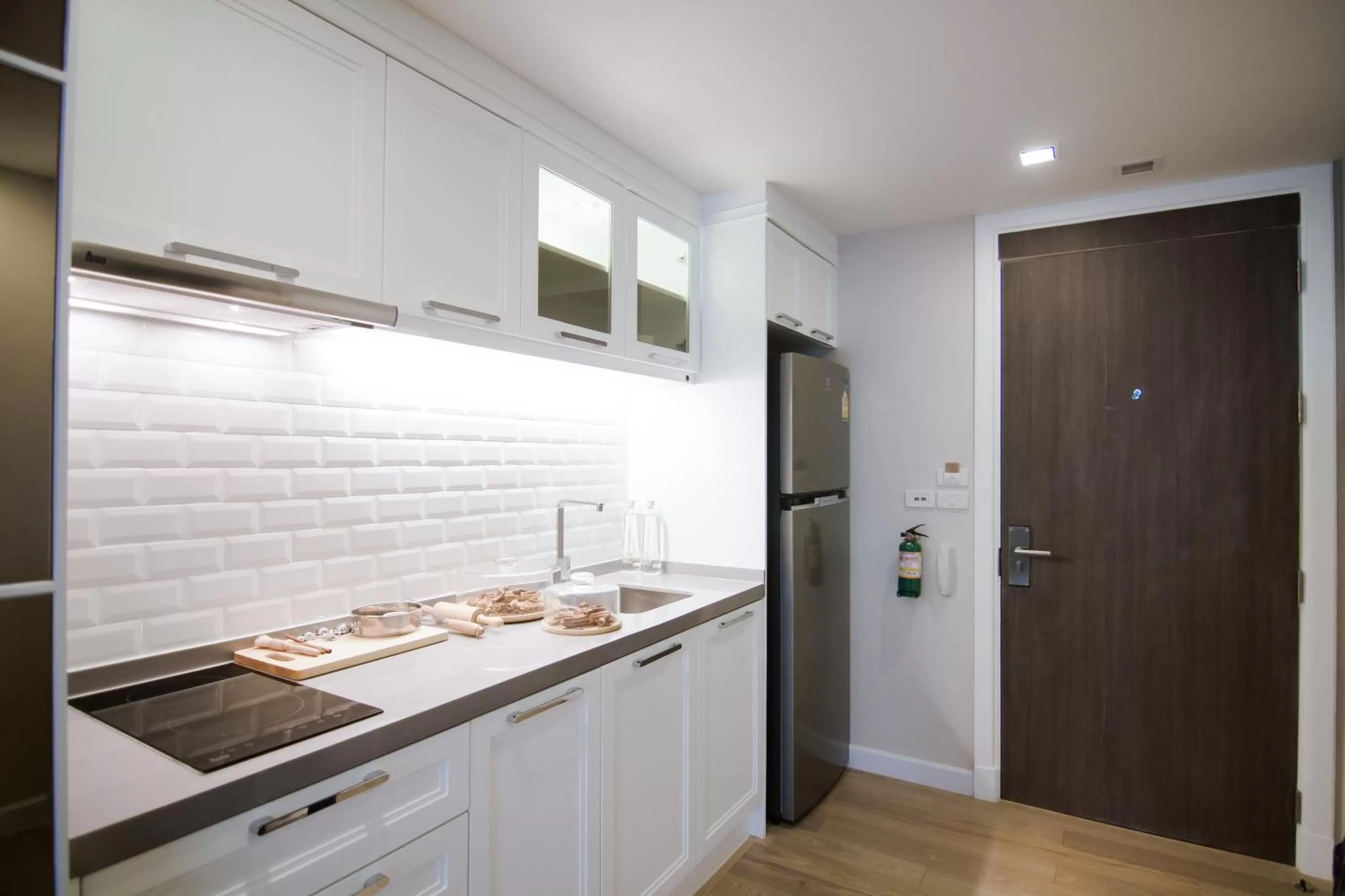 Kitchen or kitchenette in Hope Land Hotel Sukhumvit 8