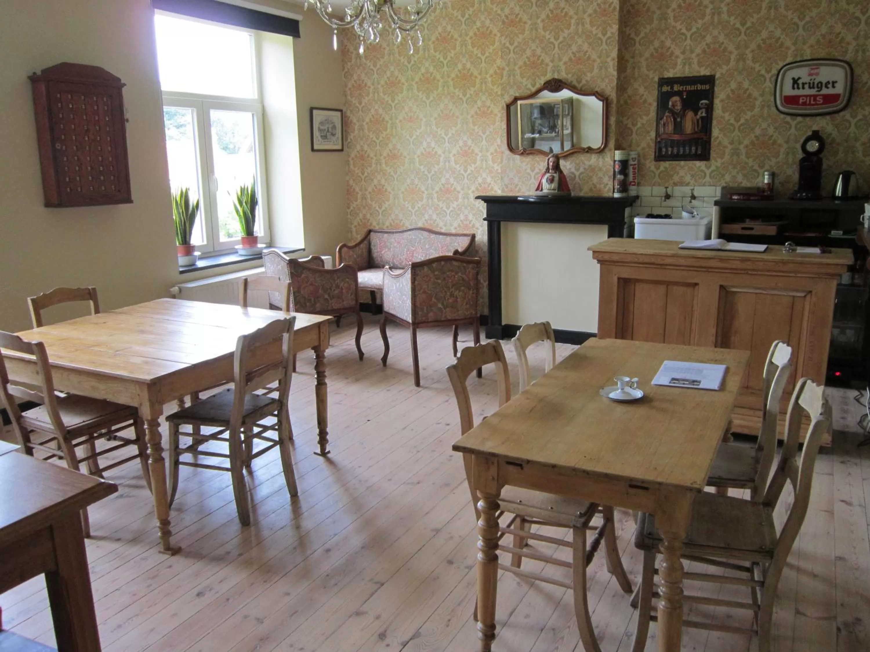 Library in B&B Pastorie van Merkem