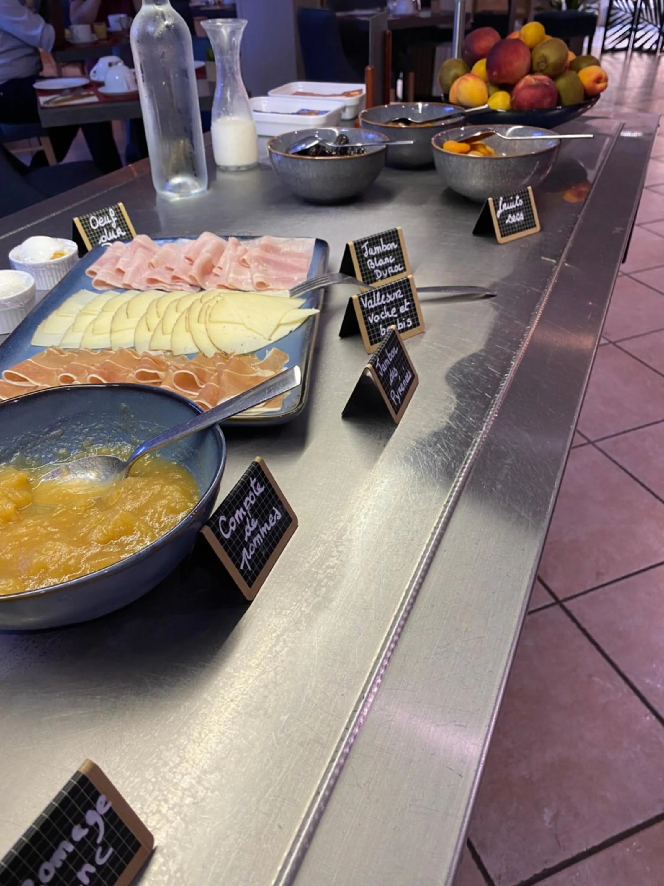 Breakfast in Le Regina Hôtel et restaurant Canet-plage
