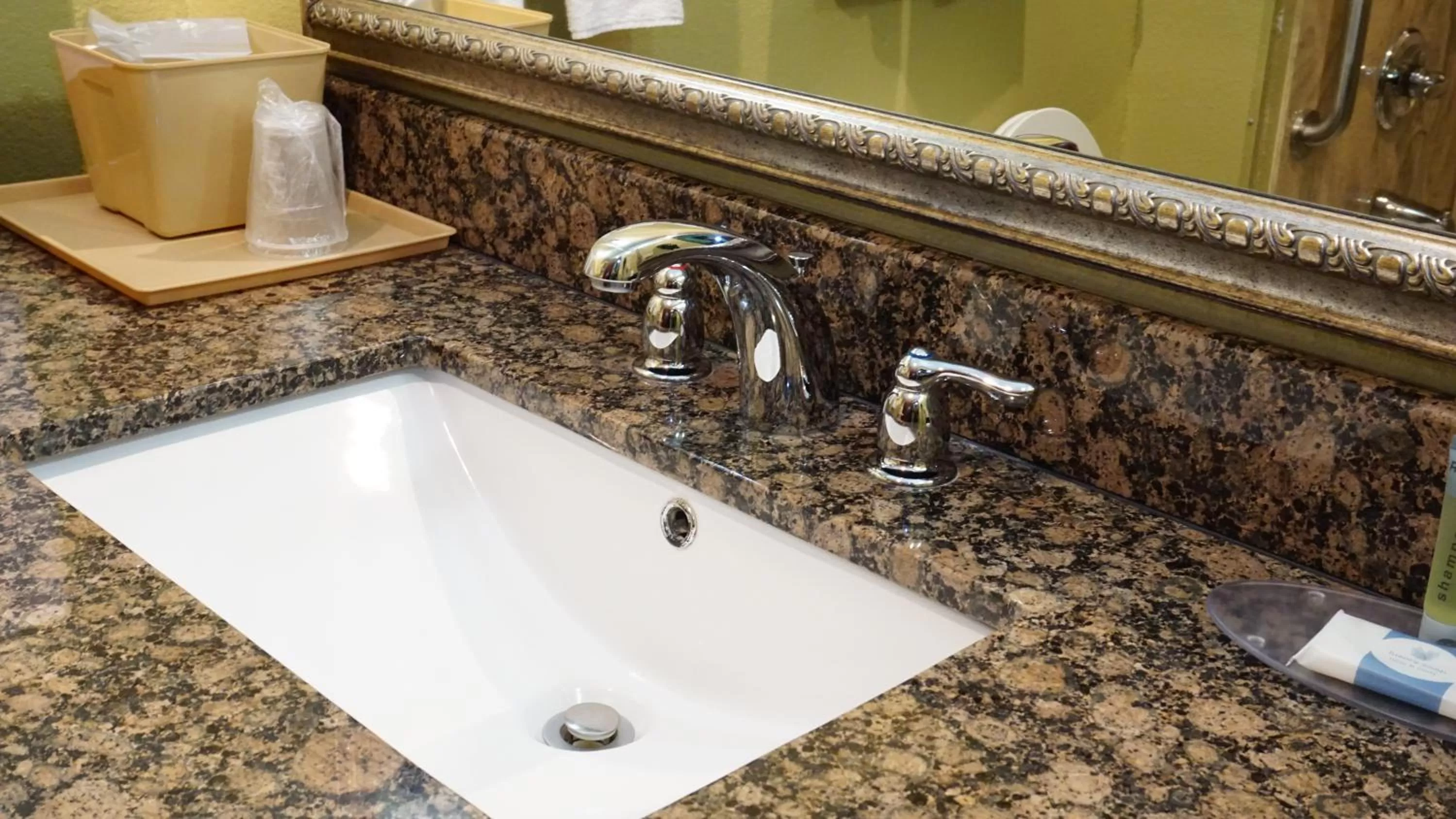 Bathroom in Scottish Inns - Cresson