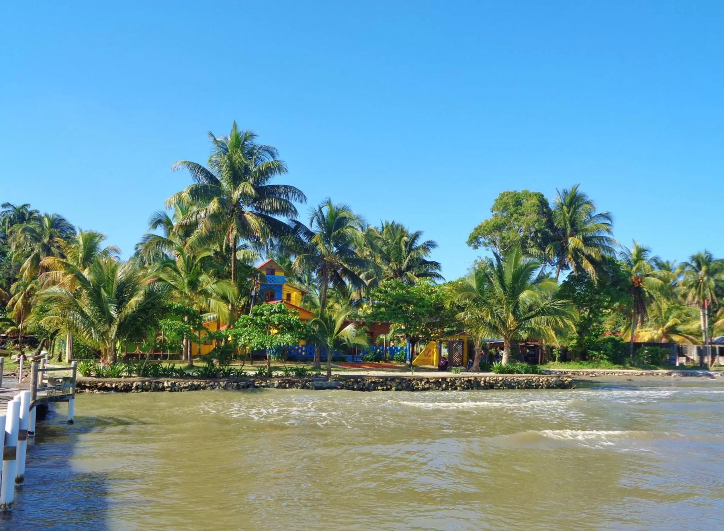 Facade/entrance in Livingston Resort Hotel
