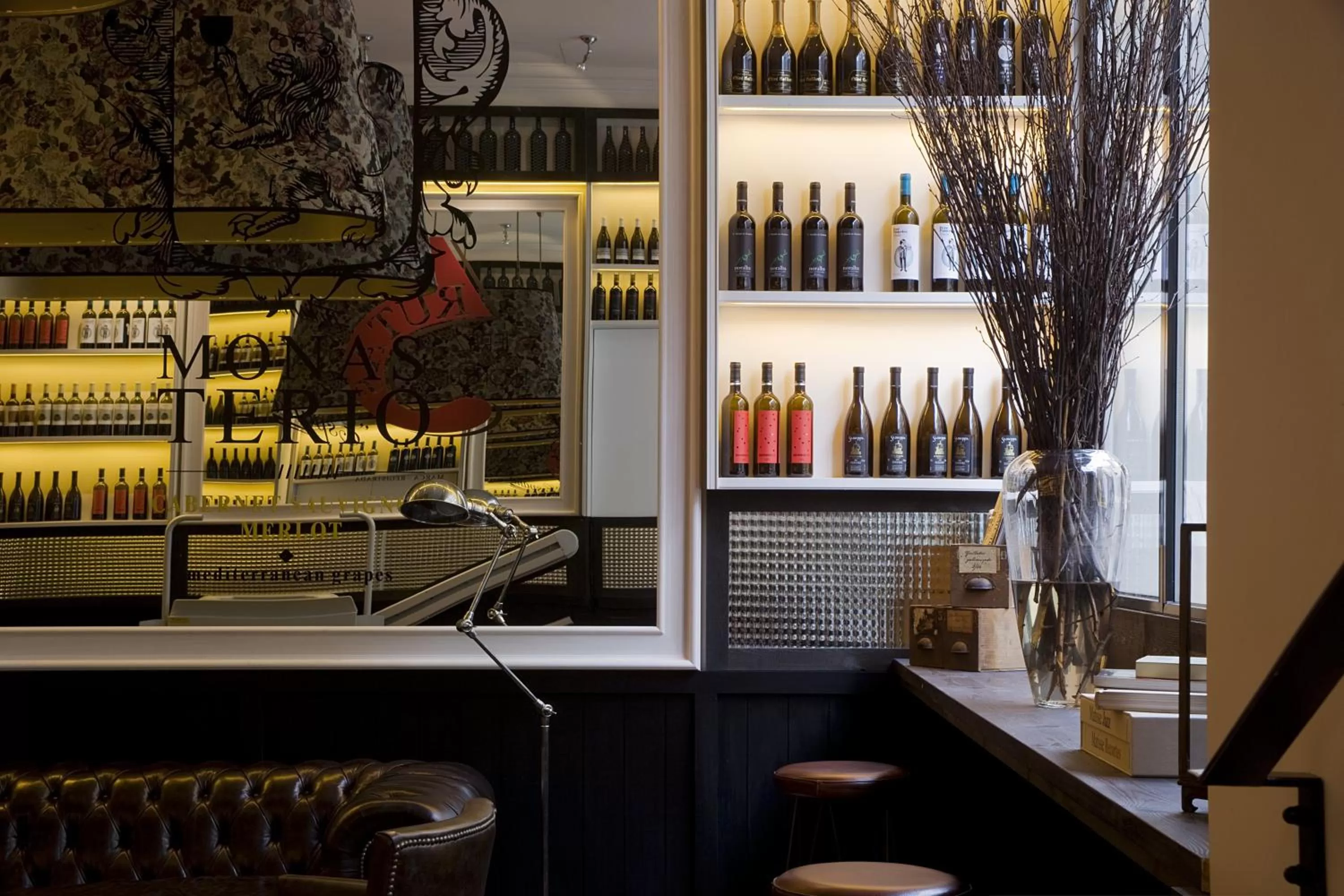 Lounge or bar in Praktik Vinoteca