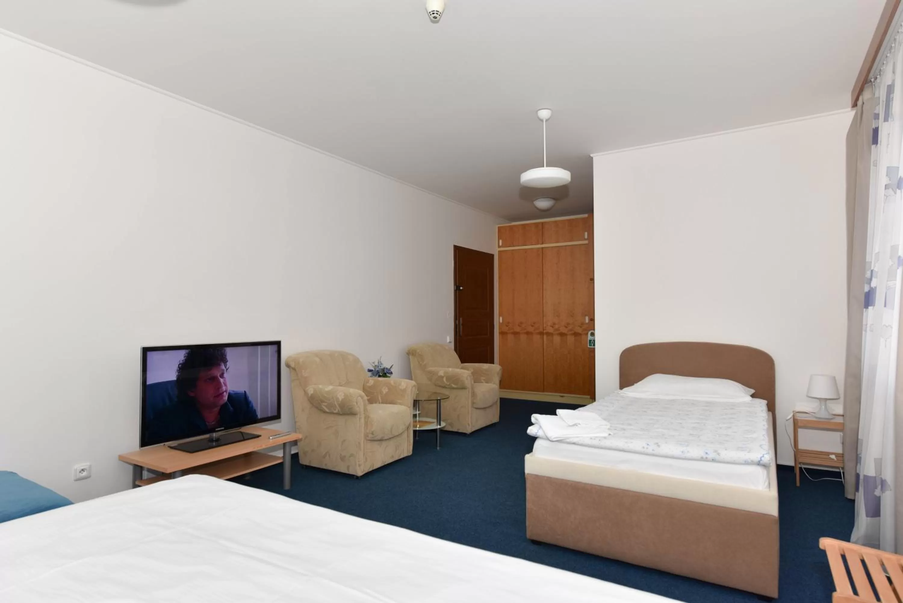 Shower, Bed in Hotel Trilobit